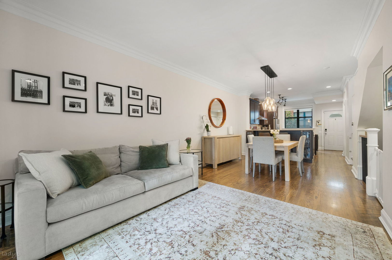 2820 N GREENVIEW Street Unit: G
