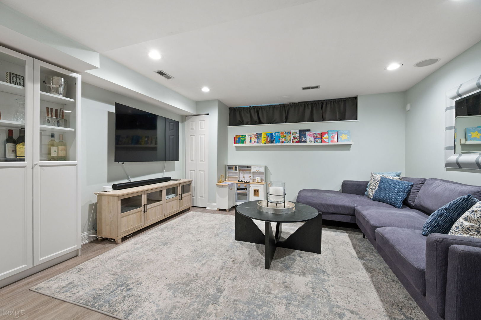 2820 N GREENVIEW Street Unit: G
