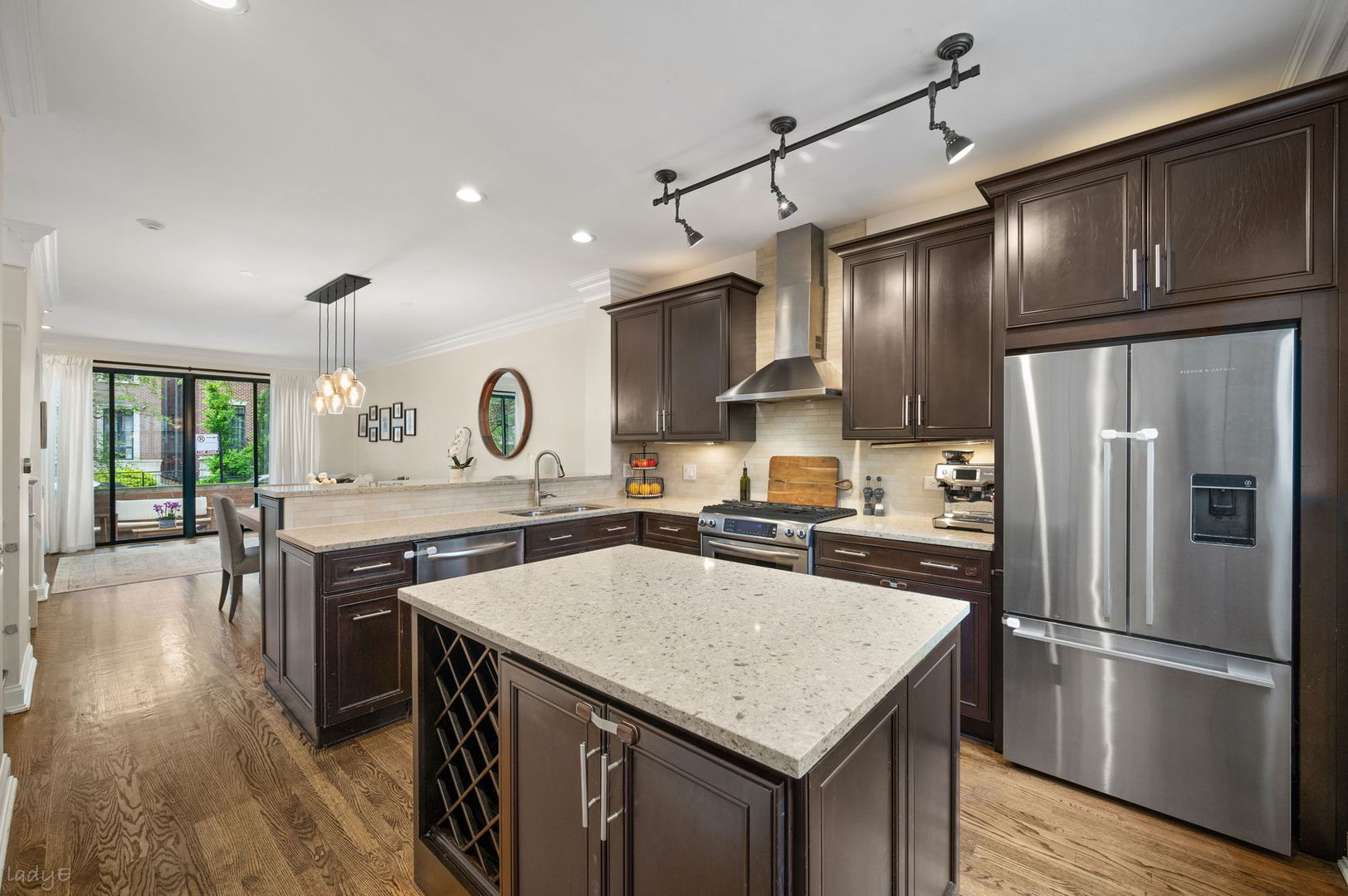 2820 N GREENVIEW Street Unit: G