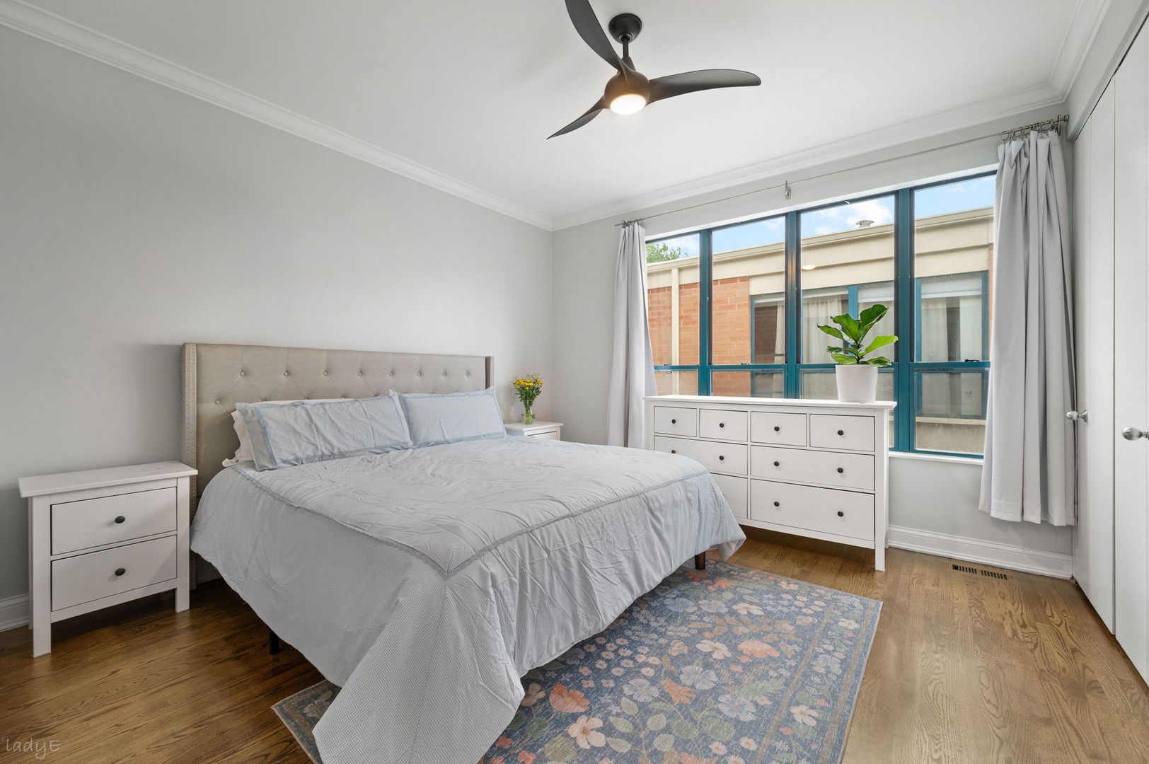 2820 N GREENVIEW Street Unit: G