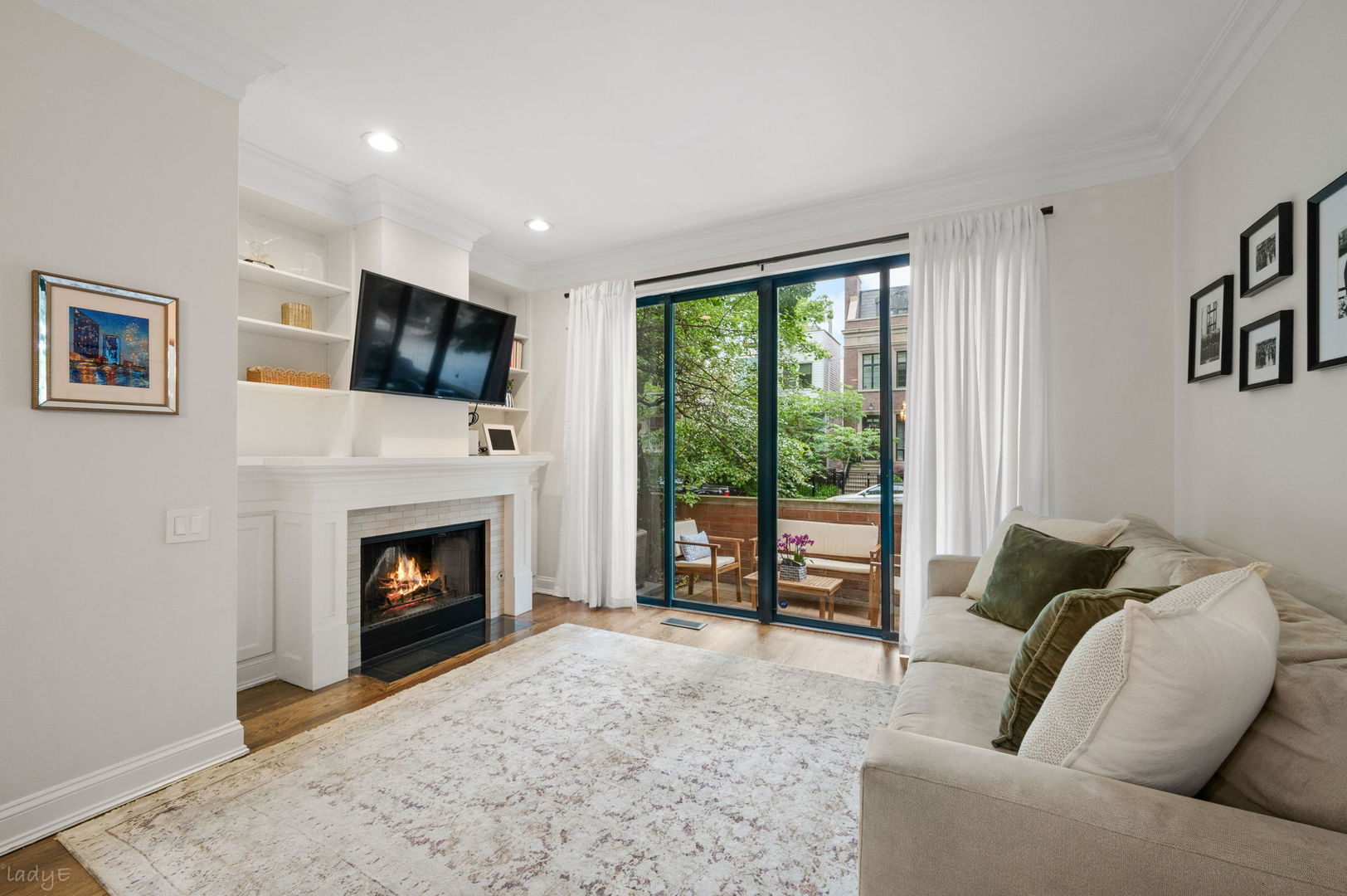 2820 N GREENVIEW Street Unit: G