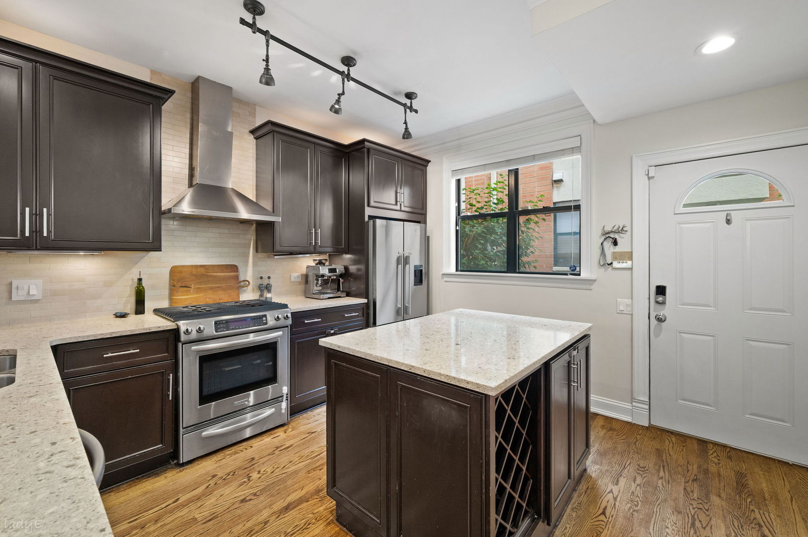 2820 N GREENVIEW Street Unit: G