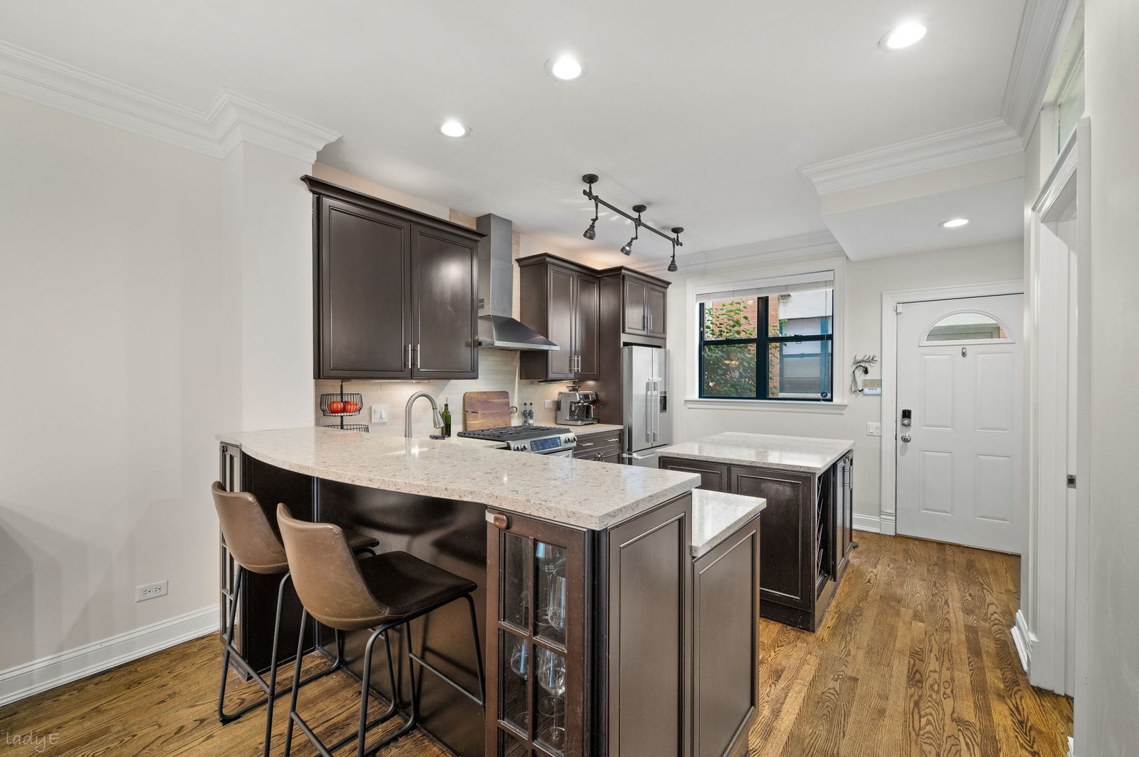 2820 N GREENVIEW Street Unit: G