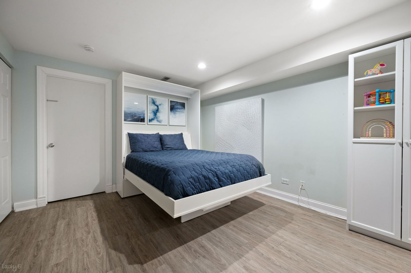 2820 N GREENVIEW Street Unit: G