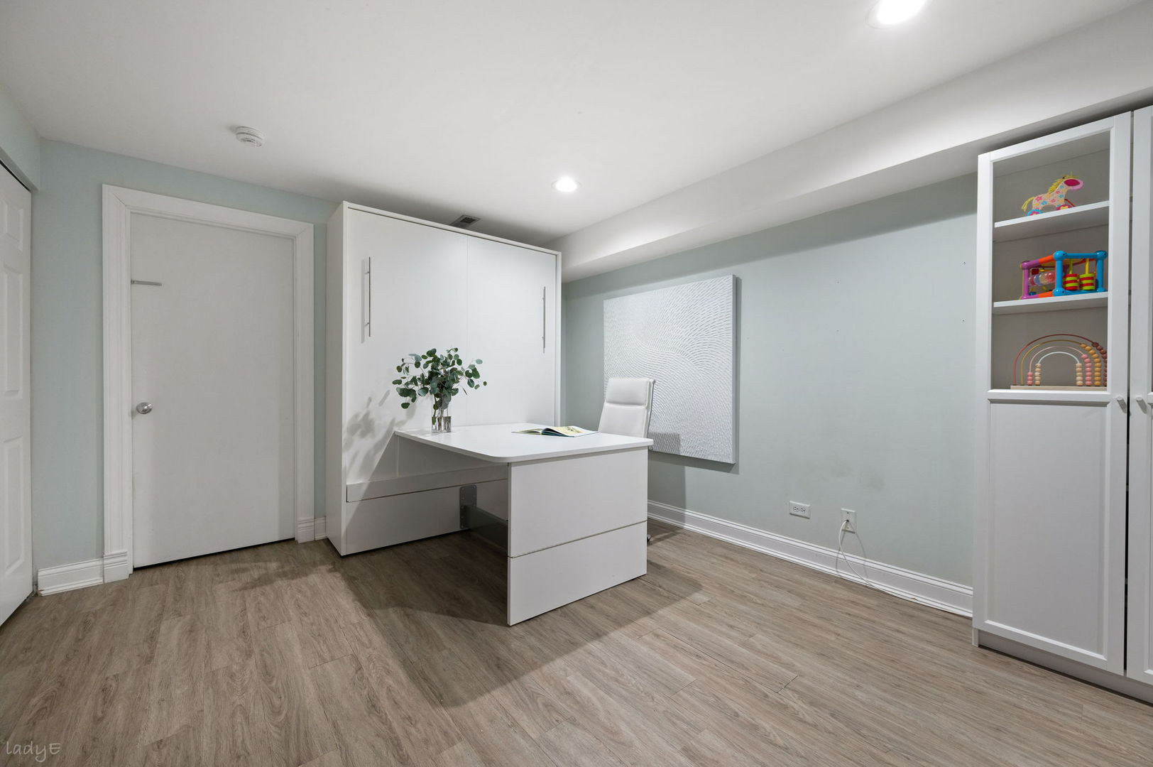 2820 N GREENVIEW Street Unit: G