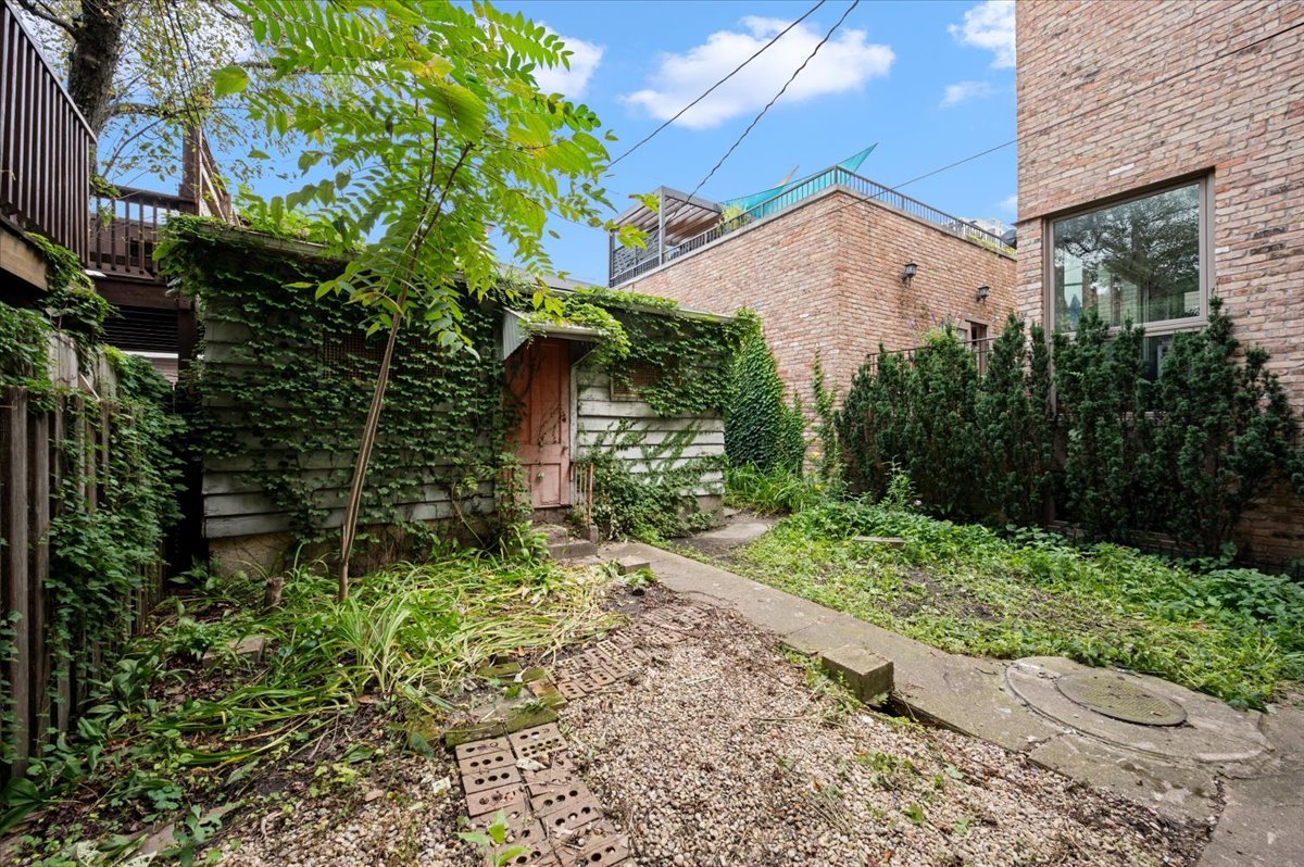 326 W Concord Place