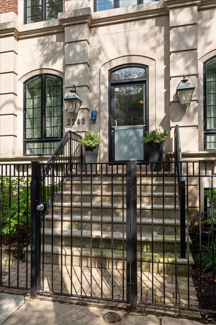 2243 N Halsted Street Unit: 3S