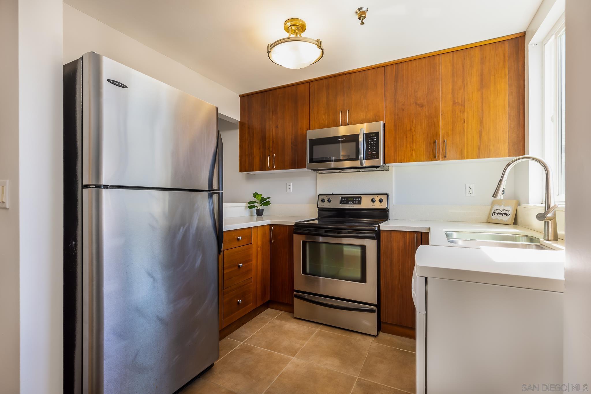 2828 University Ave # 505