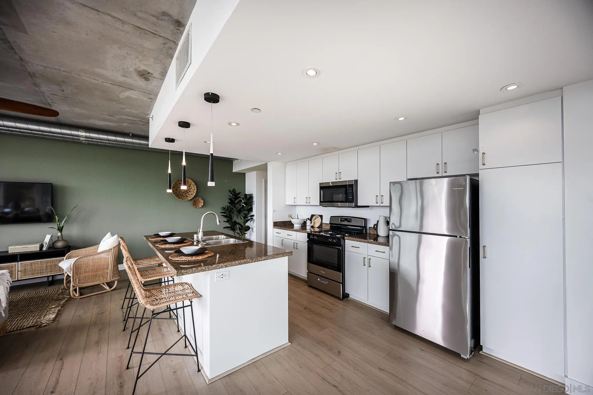 1080 Park Blvd Unit 807