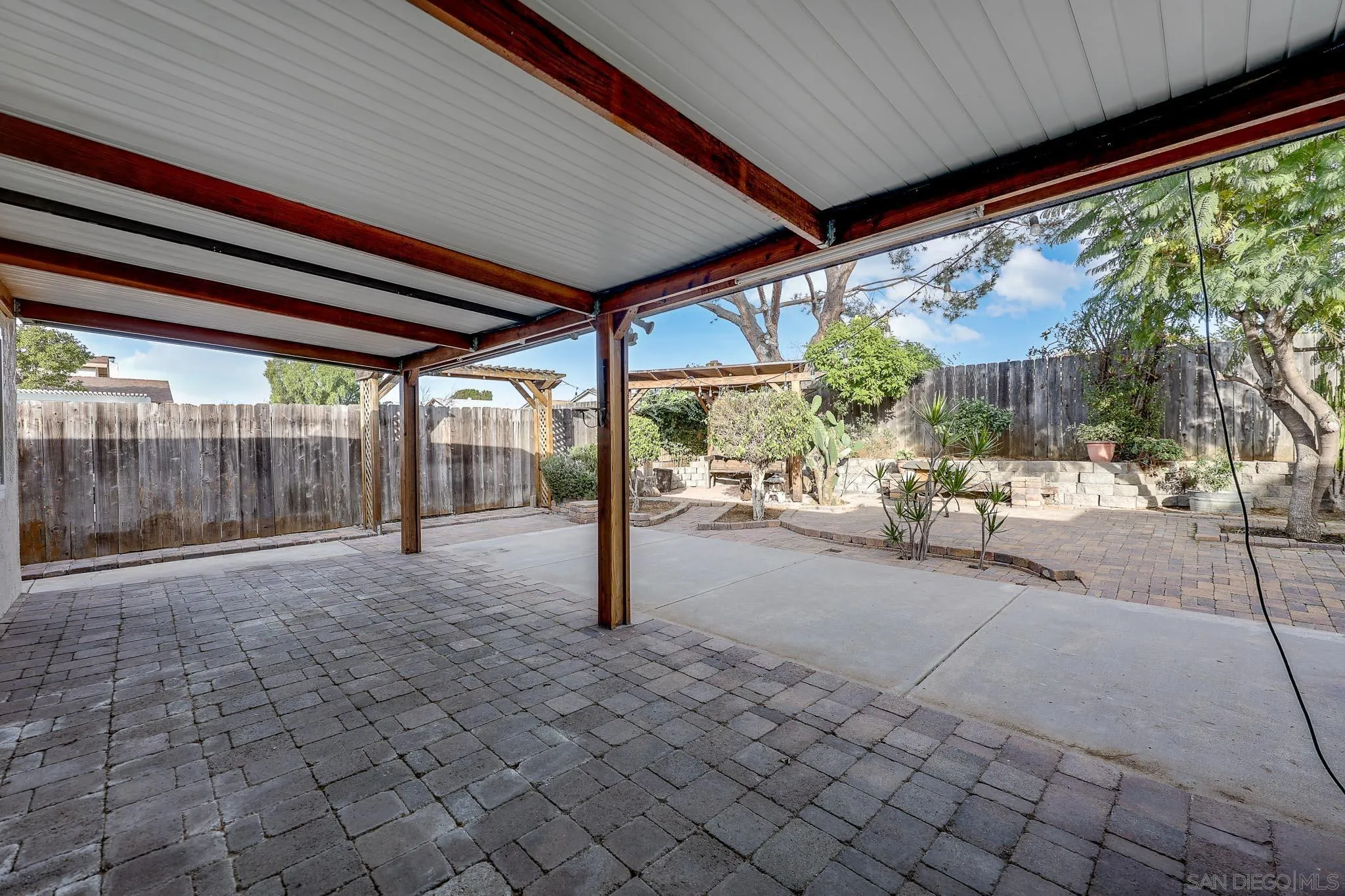 10935 Avenida Del Gato