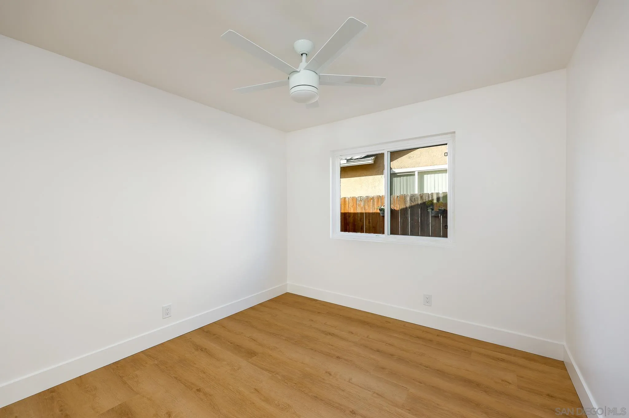 10935 Avenida Del Gato