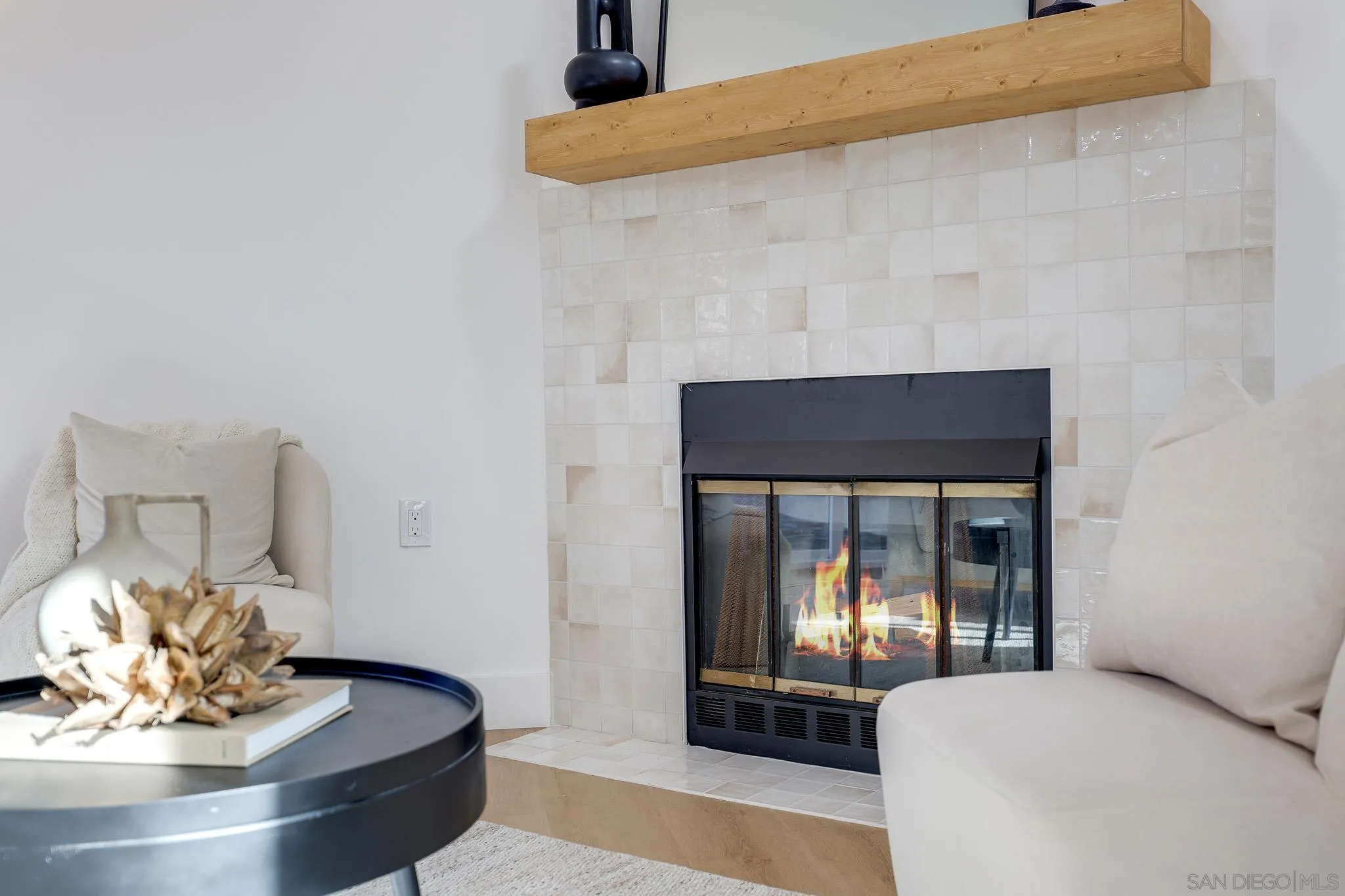 10935 Avenida Del Gato