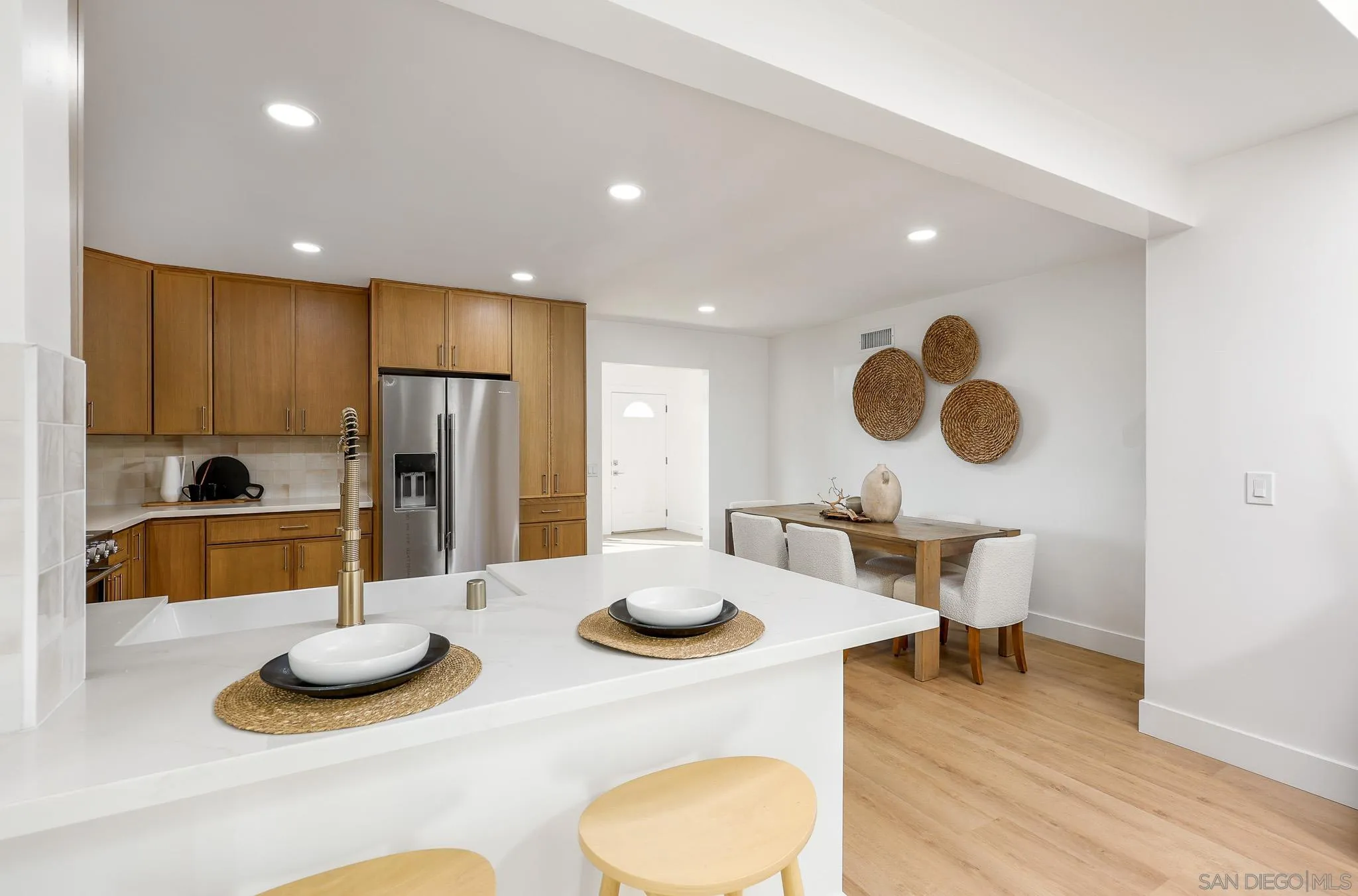 10935 Avenida Del Gato