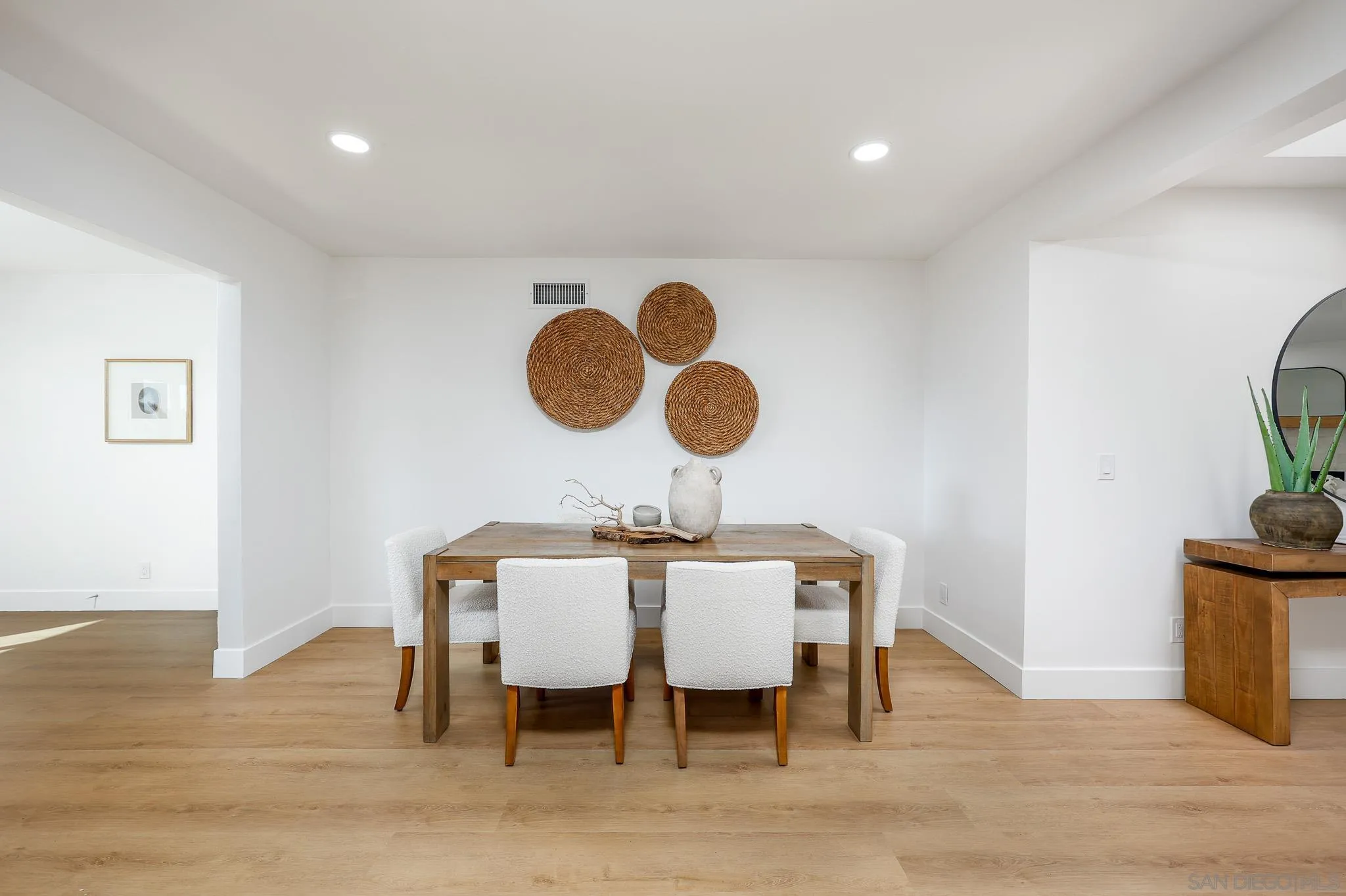 10935 Avenida Del Gato