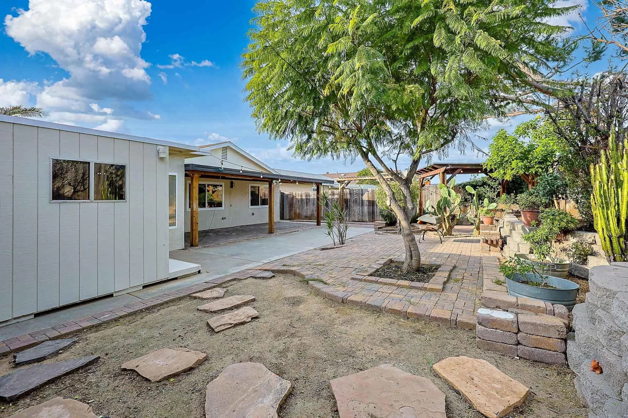 10935 Avenida Del Gato