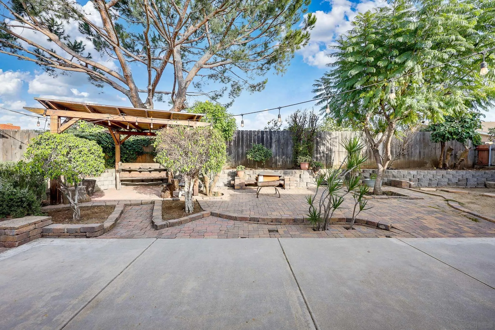 10935 Avenida Del Gato