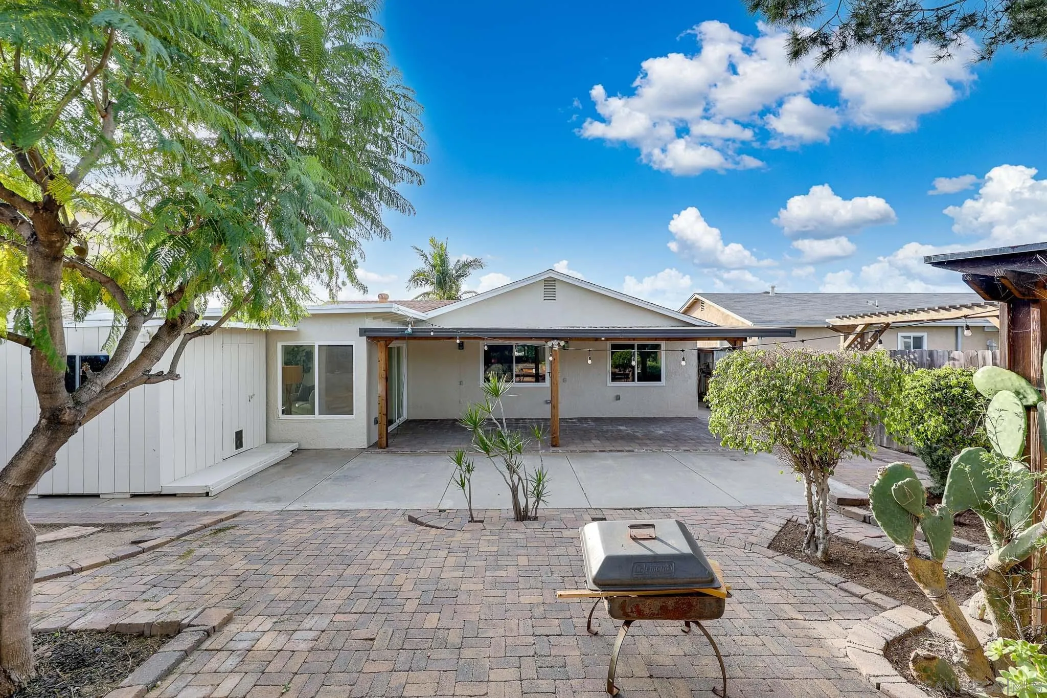 10935 Avenida Del Gato