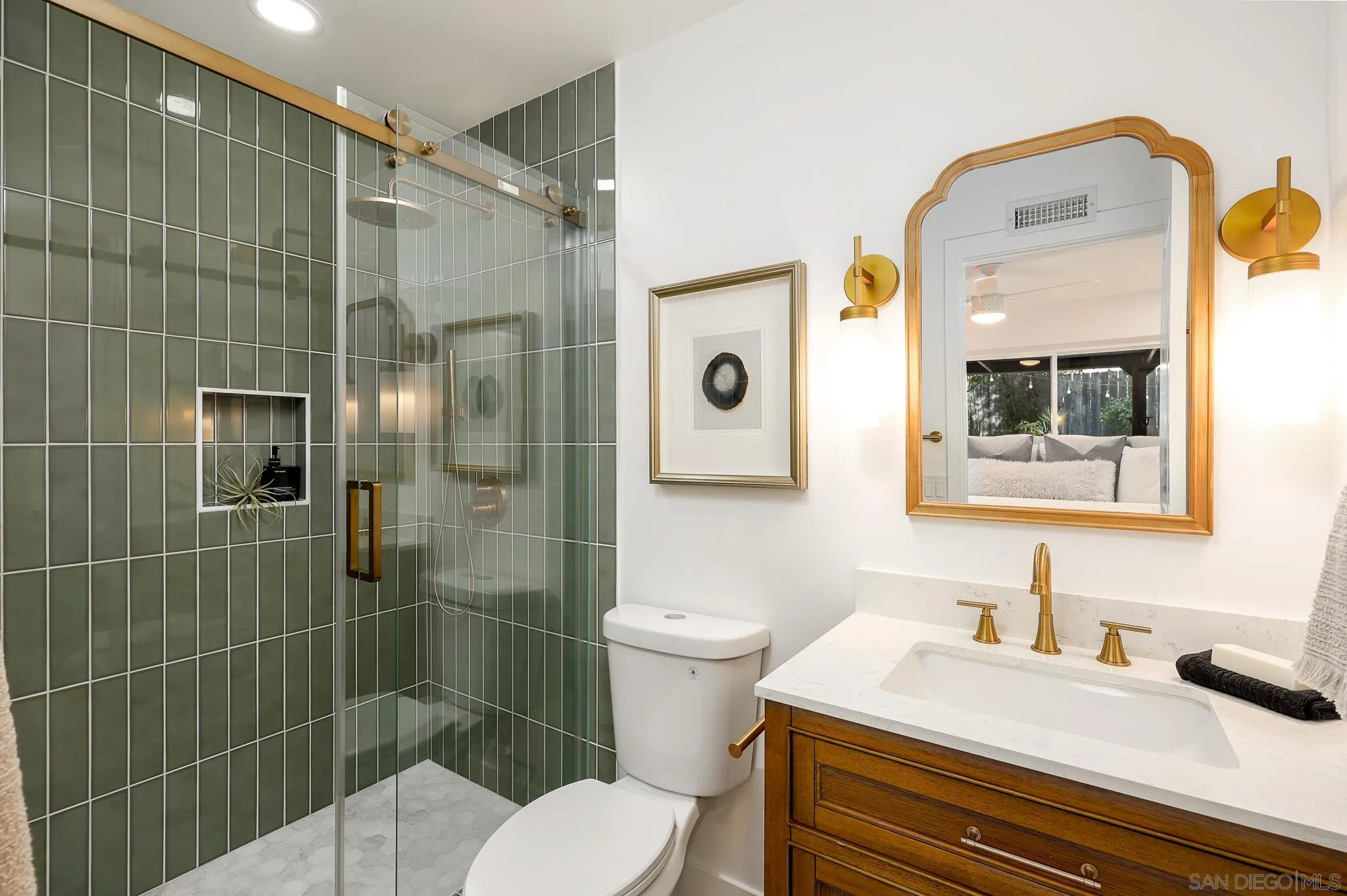 10935 Avenida Del Gato