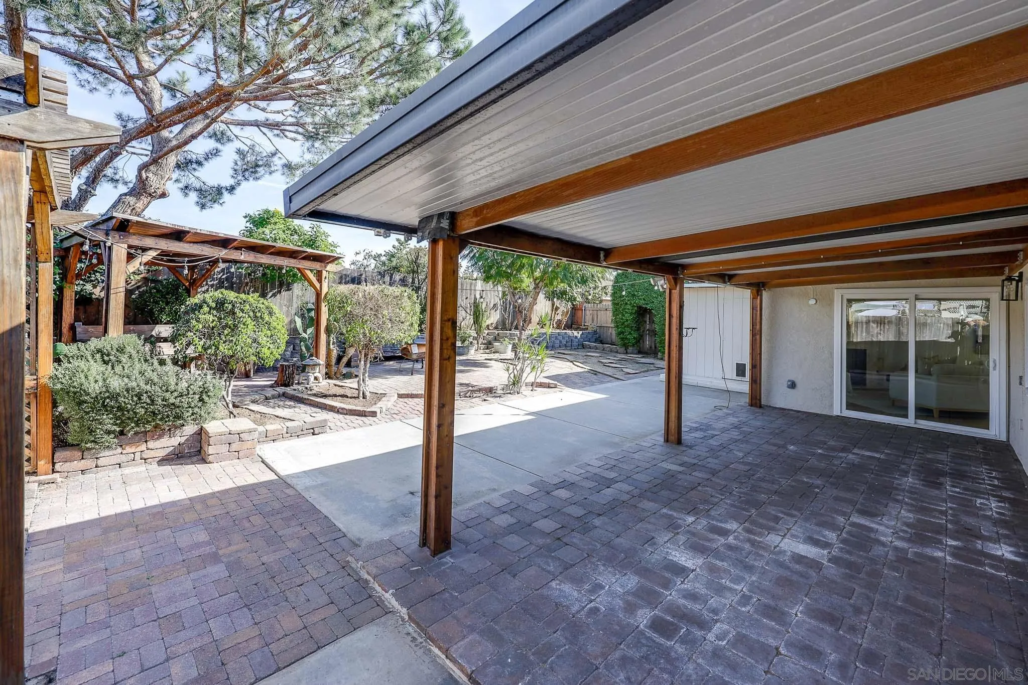 10935 Avenida Del Gato