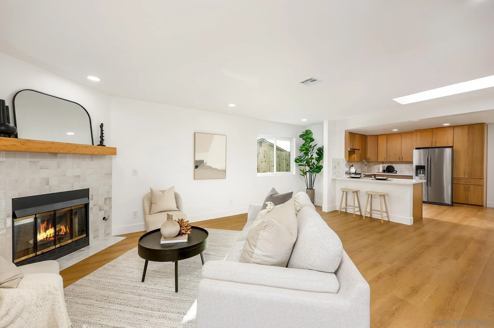 10935 Avenida Del Gato