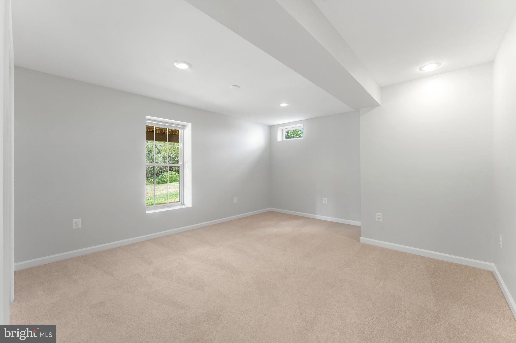 2865 MYRTLEWOOD DRIVE
