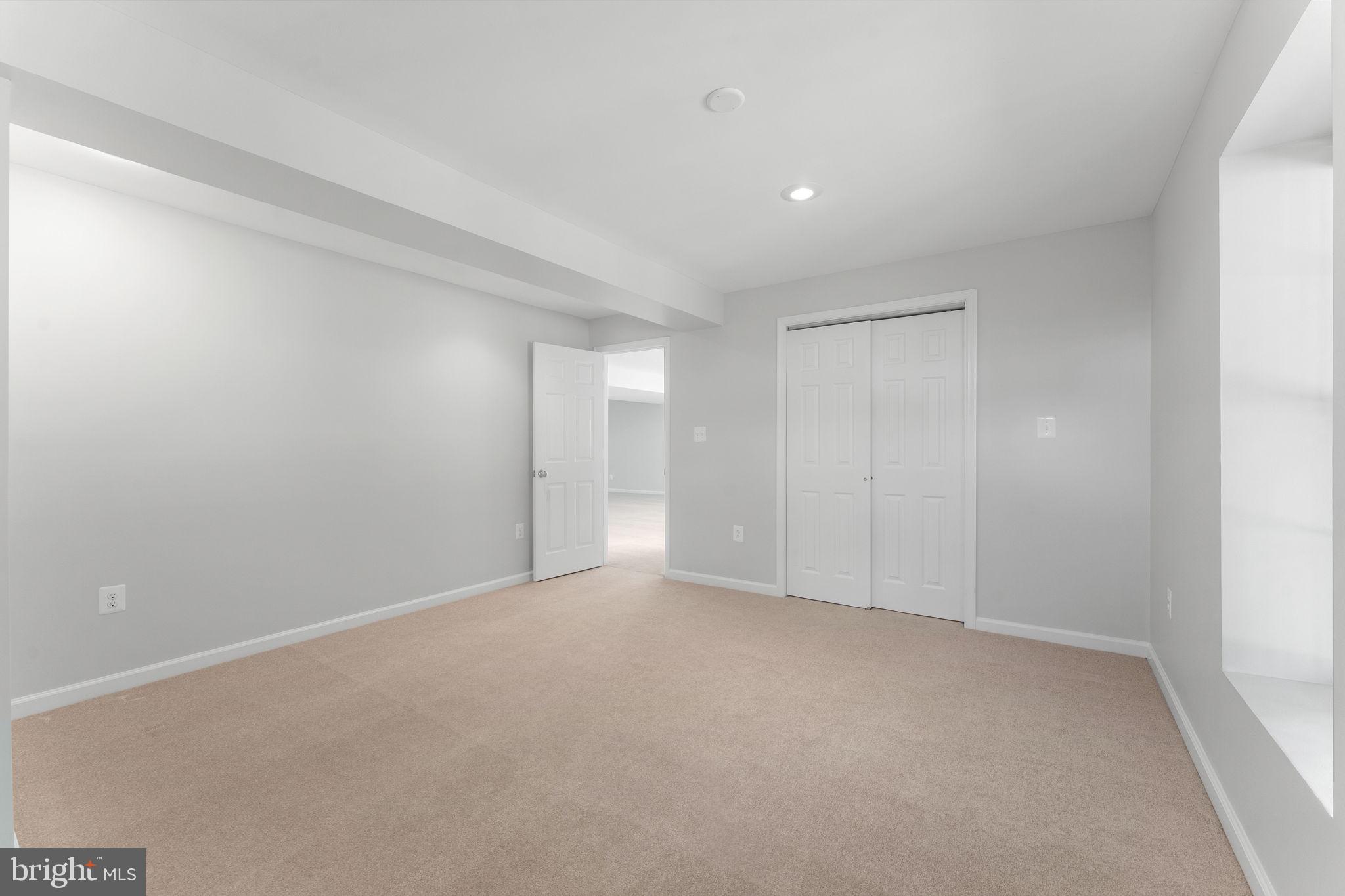 2865 MYRTLEWOOD DRIVE