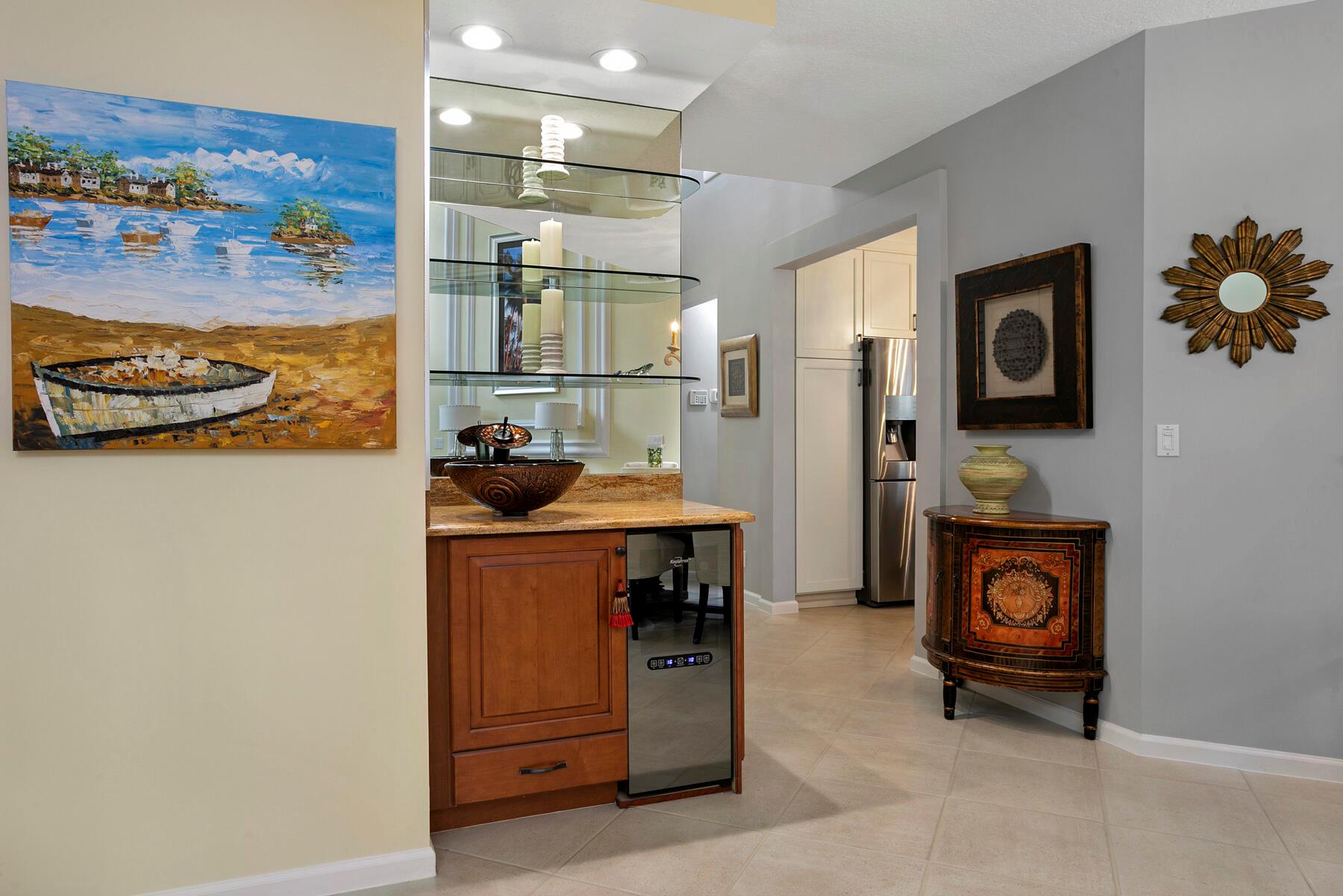 262 Canterbury Drive W