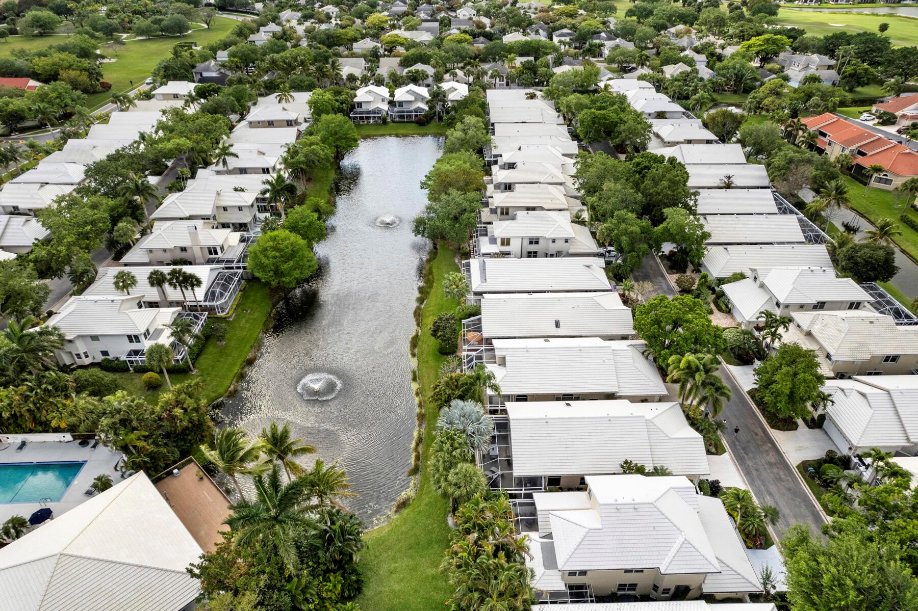 262 Canterbury Drive W