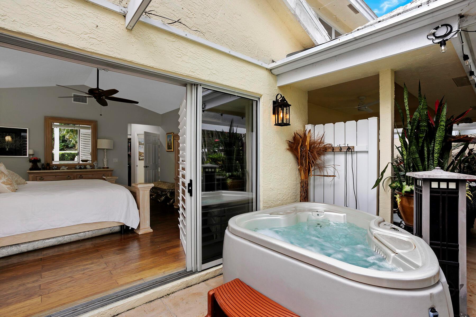 262 Canterbury Drive W