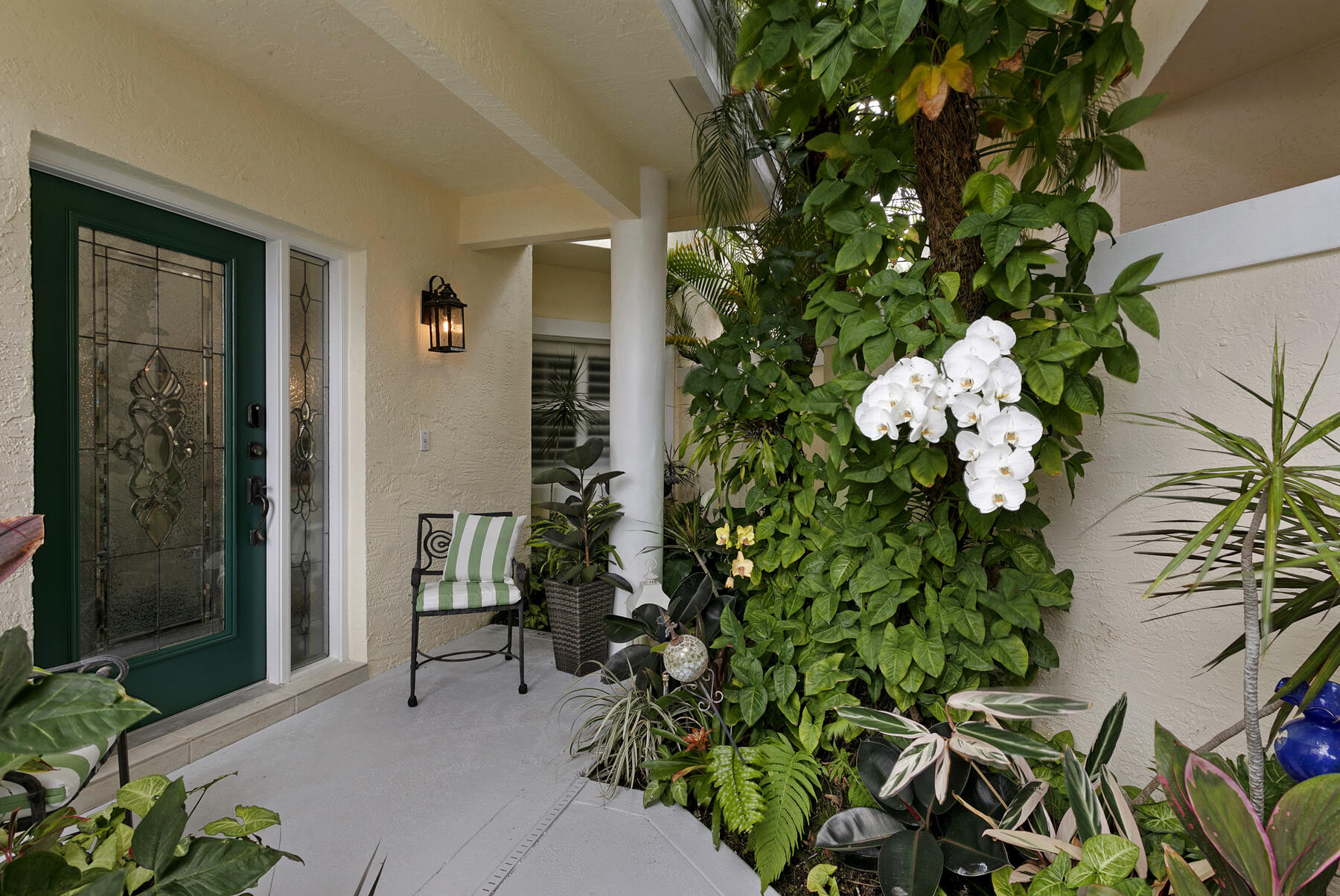 262 Canterbury Drive W