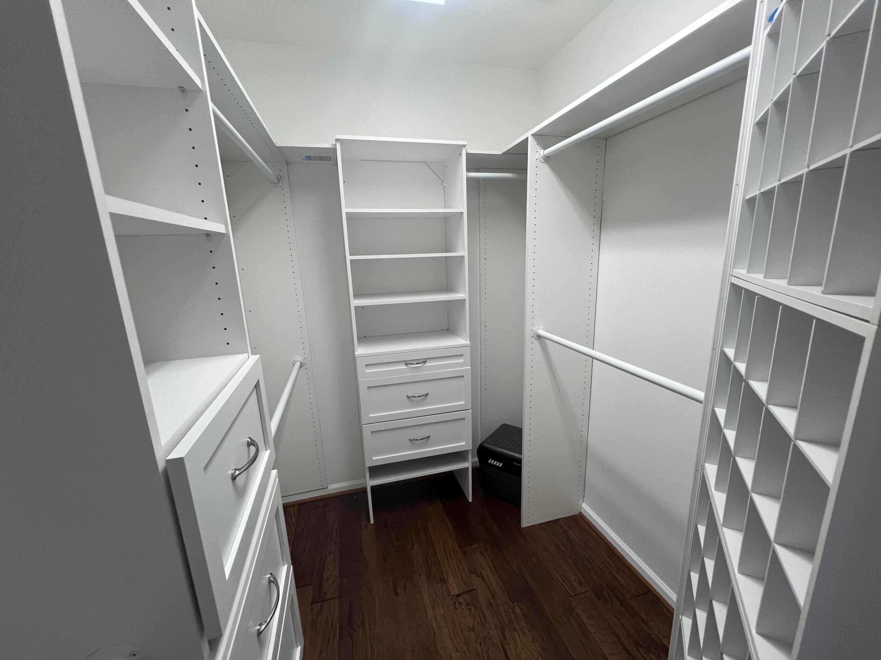 262 Canterbury Drive W