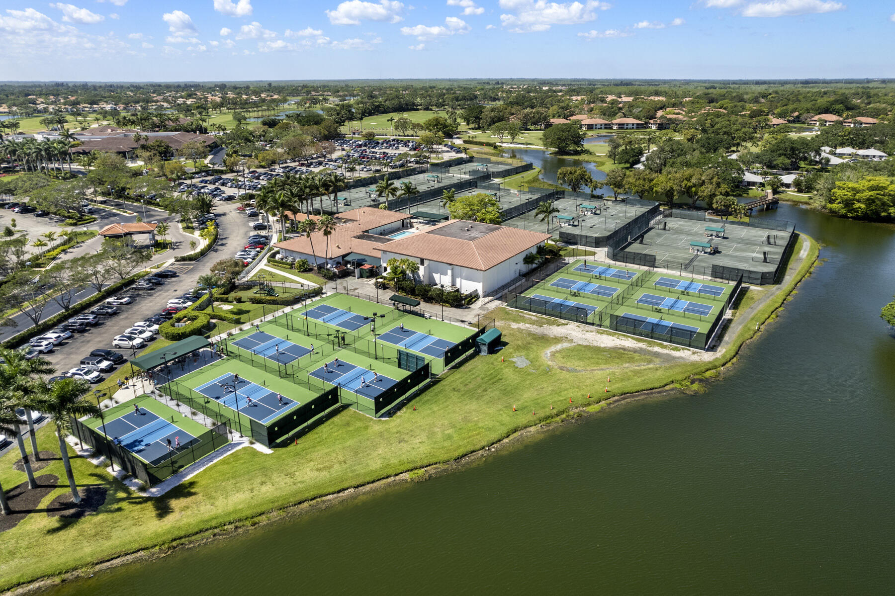 262 Canterbury Drive W