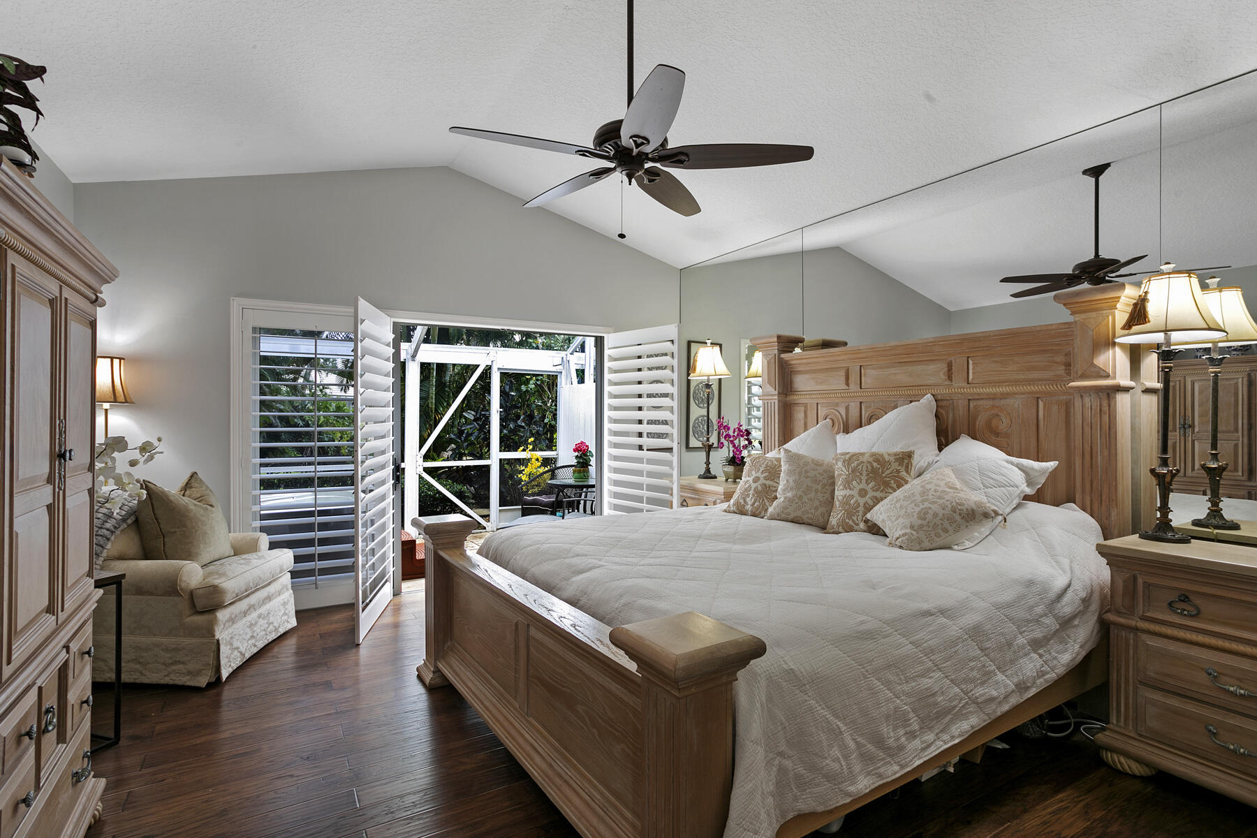 262 Canterbury Drive W