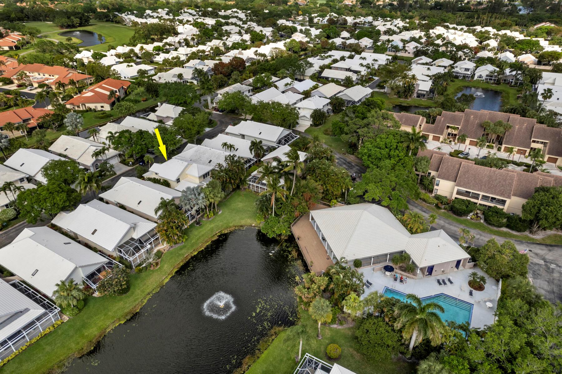 262 Canterbury Drive W