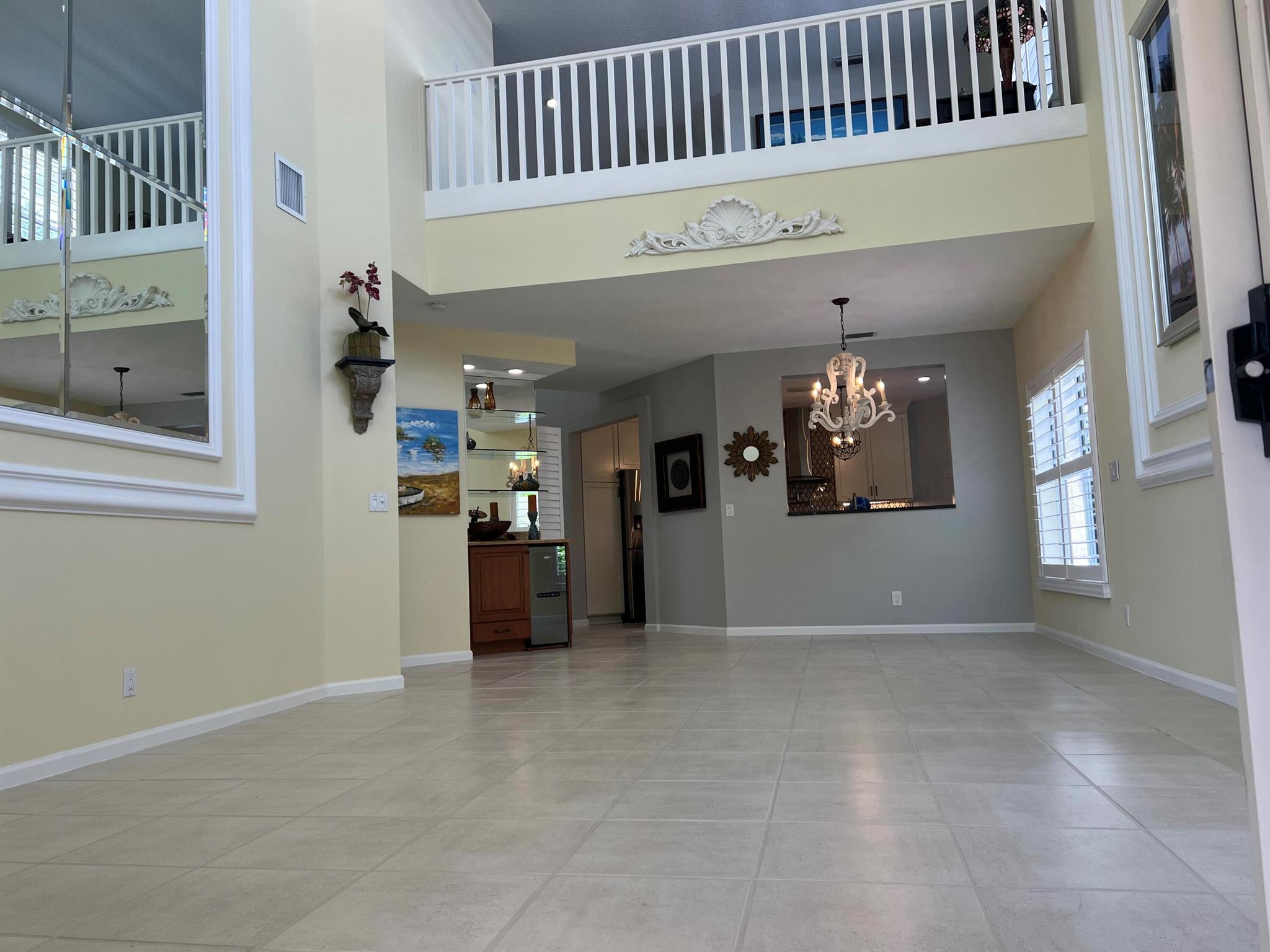 262 Canterbury Drive W