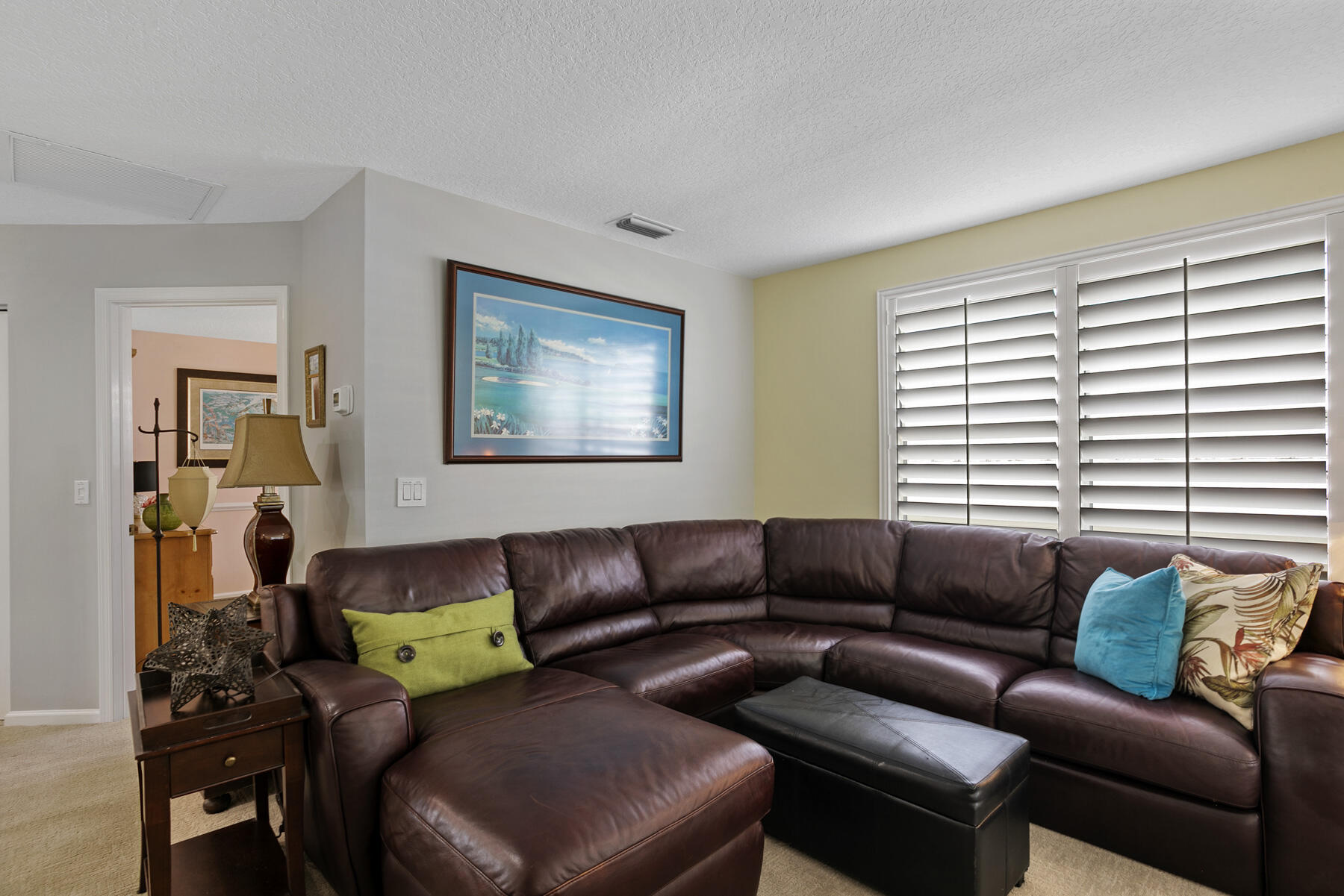 262 Canterbury Drive W