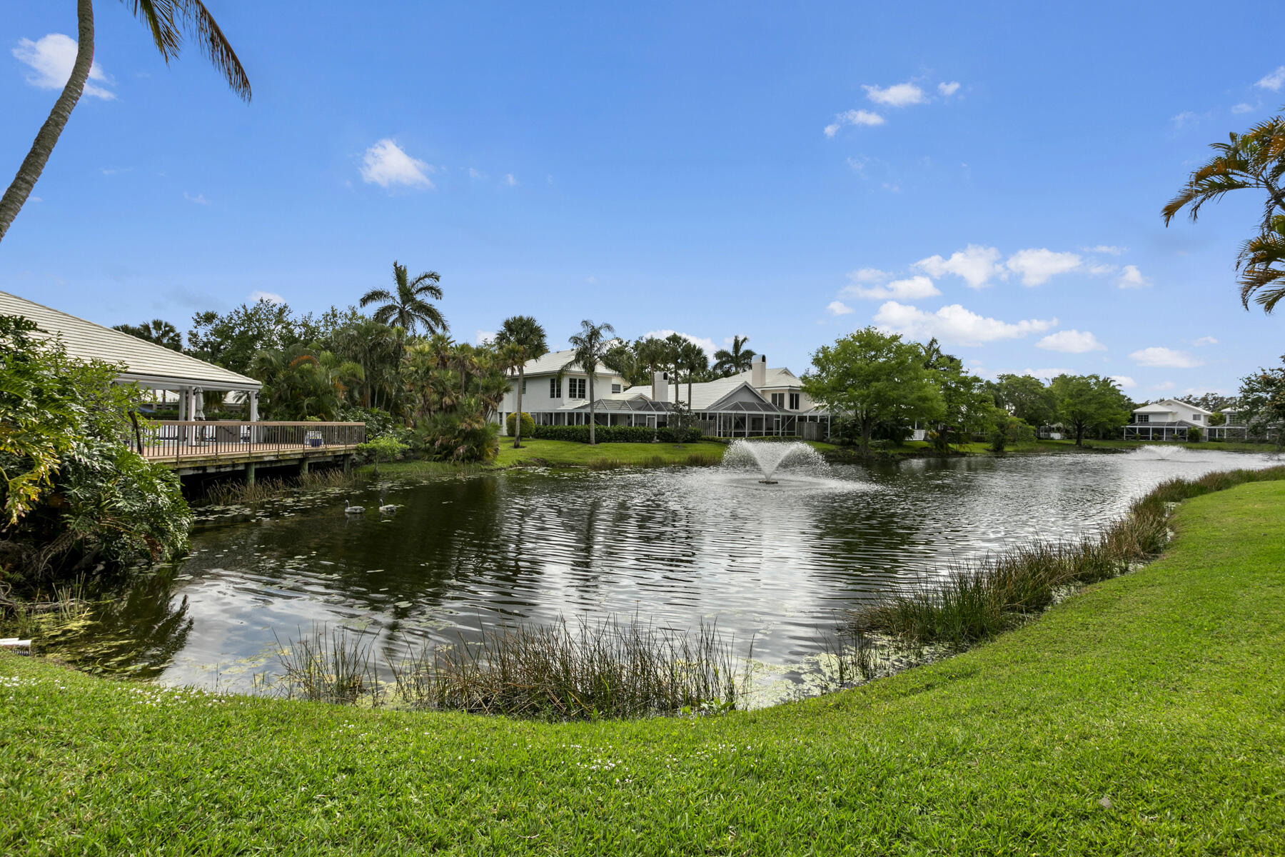 262 Canterbury Drive W