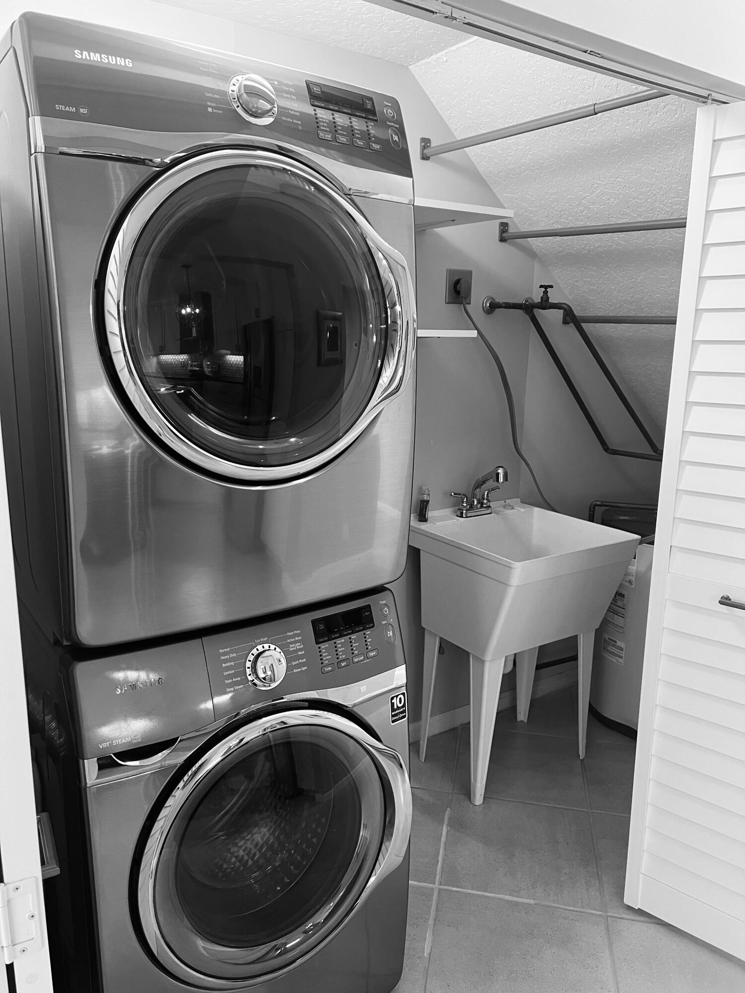 262 Canterbury Drive W