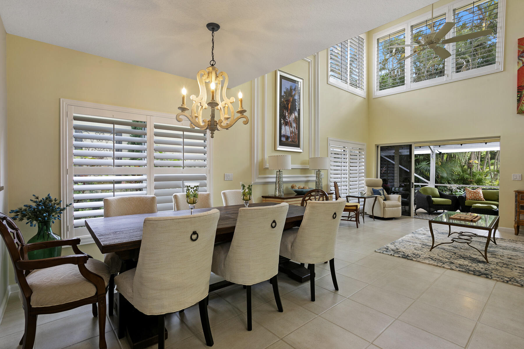 262 Canterbury Drive W