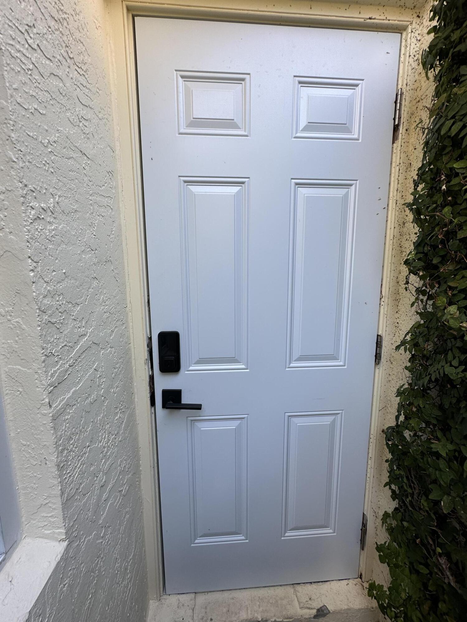 262 Canterbury Drive W