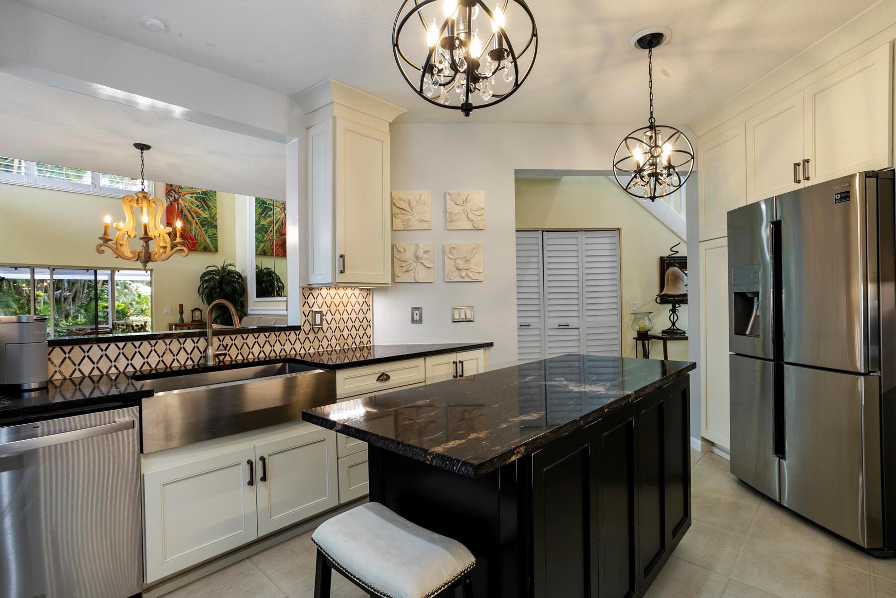 262 Canterbury Drive W