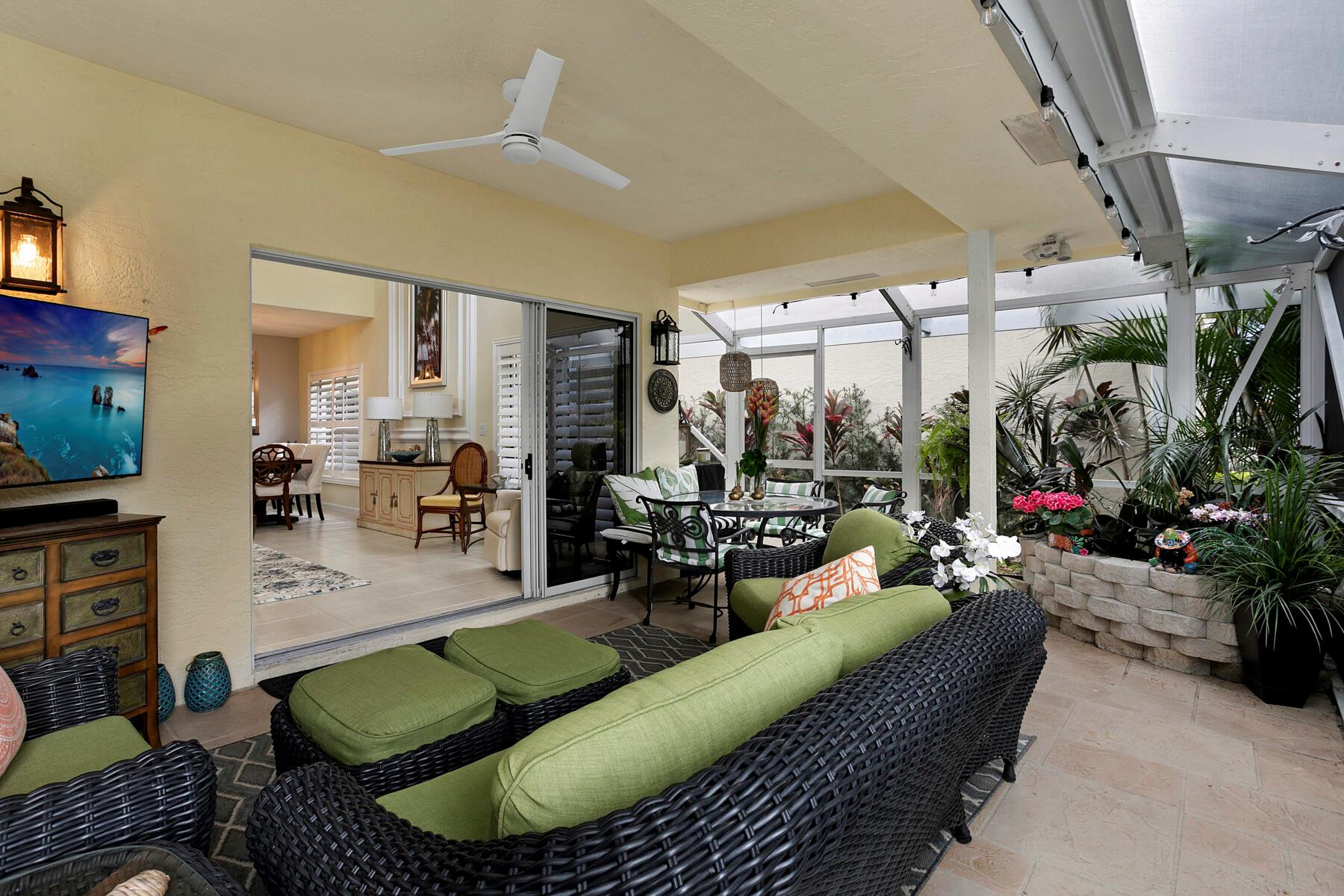 262 Canterbury Drive W