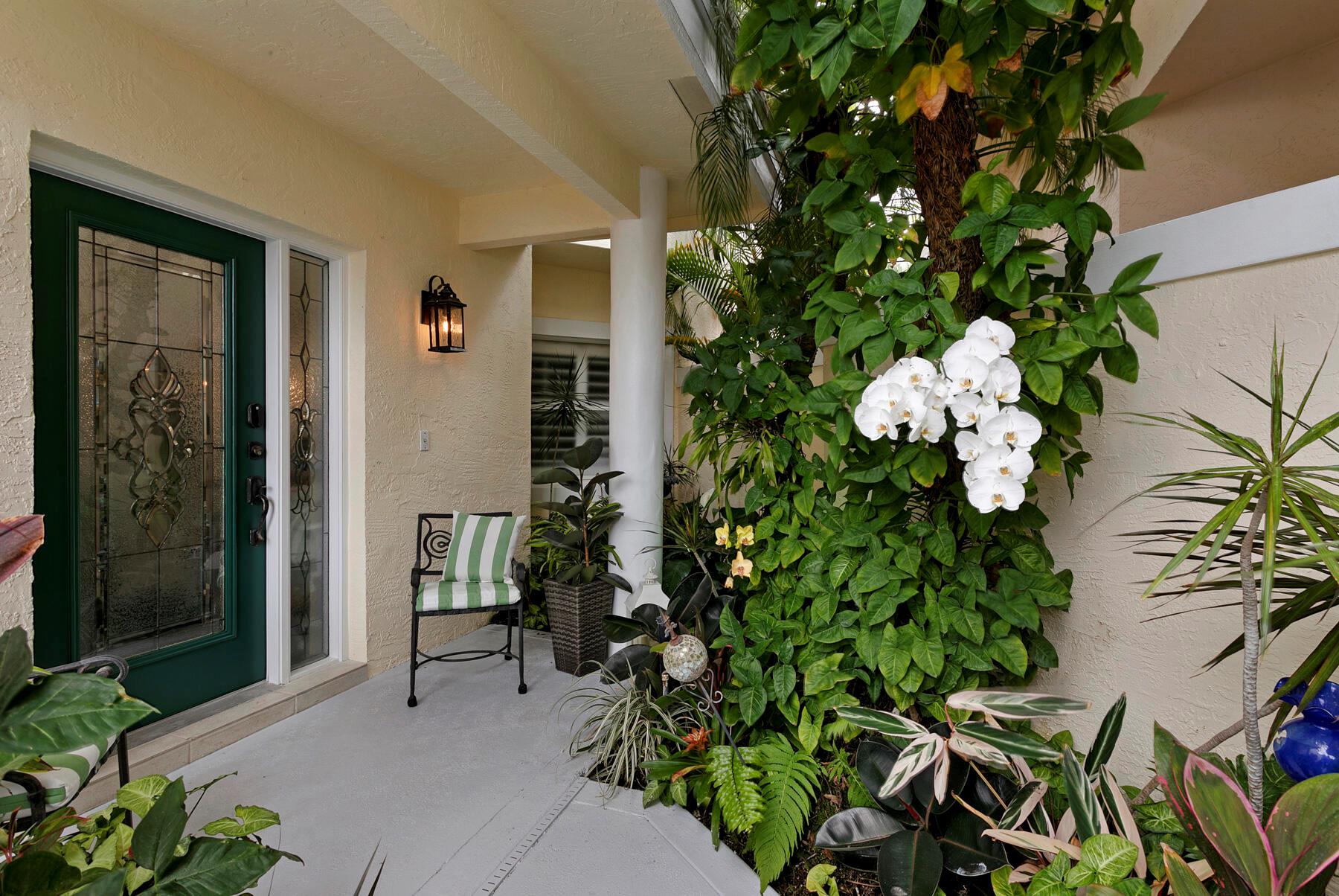 262 Canterbury Drive W