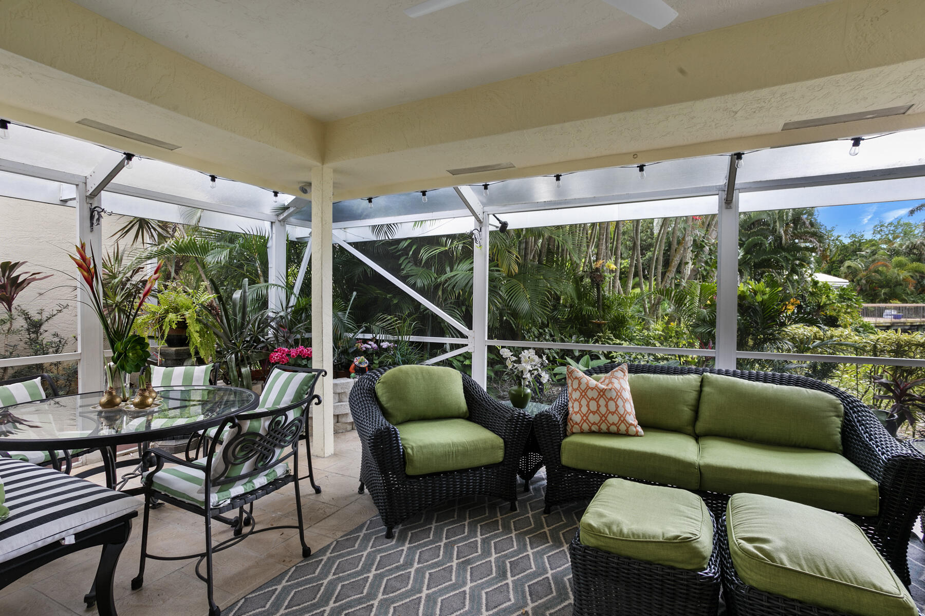 262 Canterbury Drive W