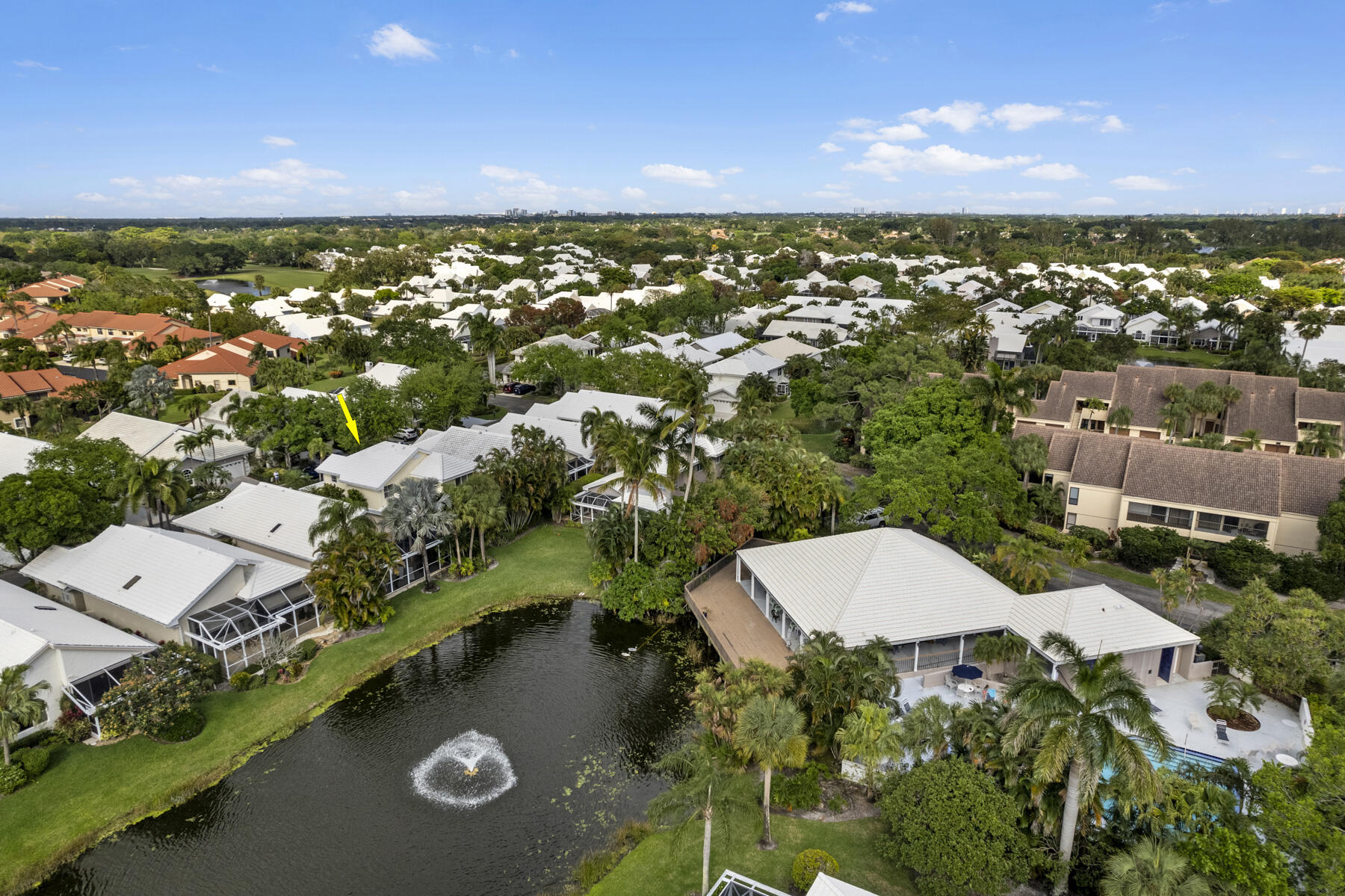 262 Canterbury Drive W