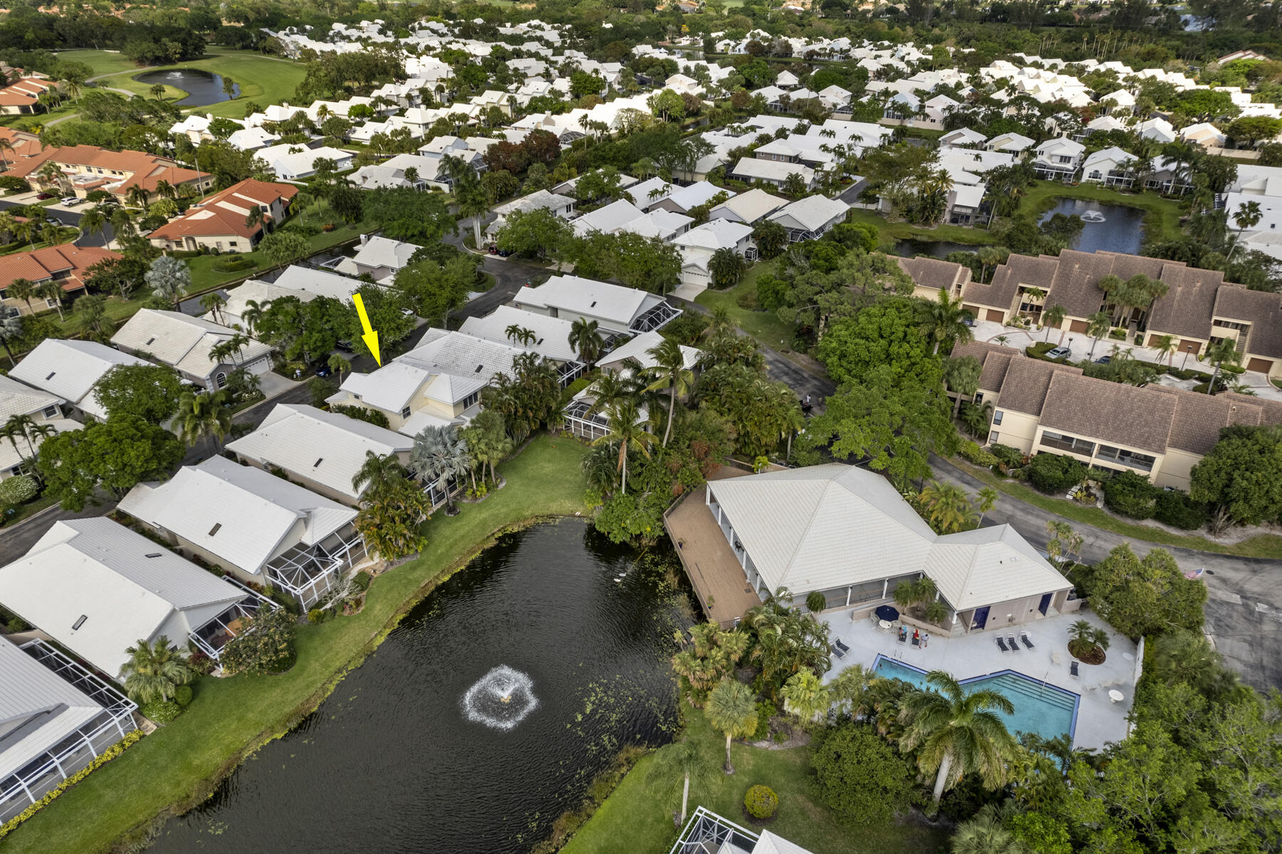 262 Canterbury Drive W