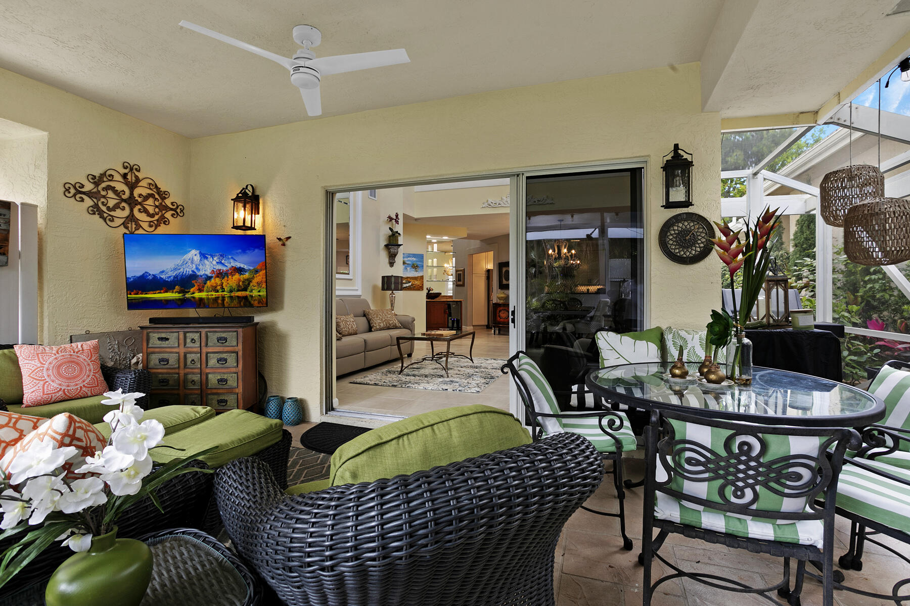 262 Canterbury Drive W