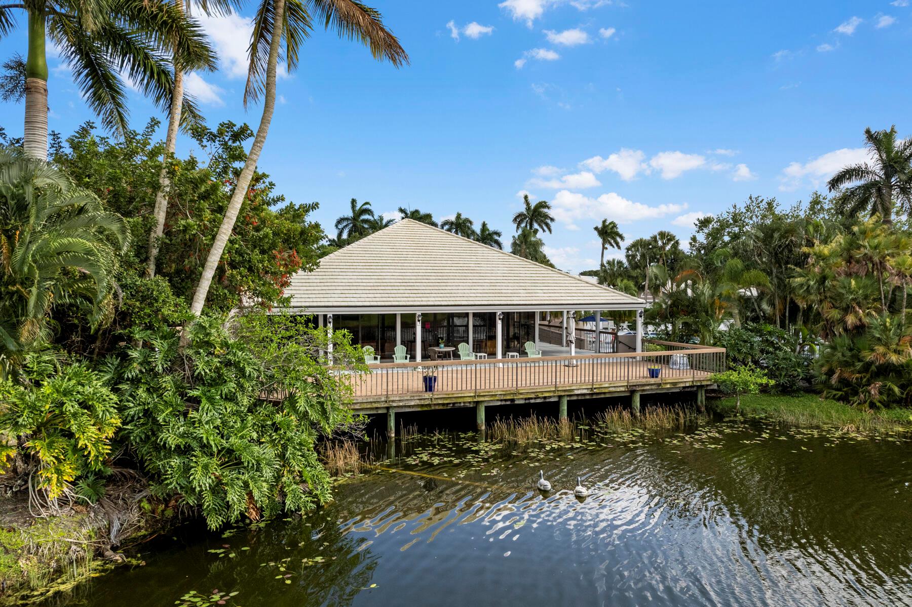 262 Canterbury Drive W