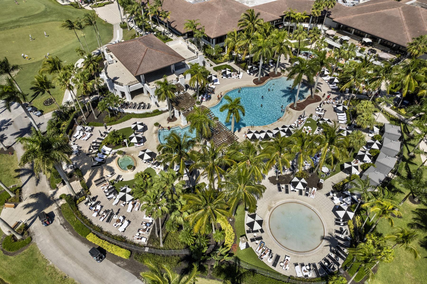 262 Canterbury Drive W