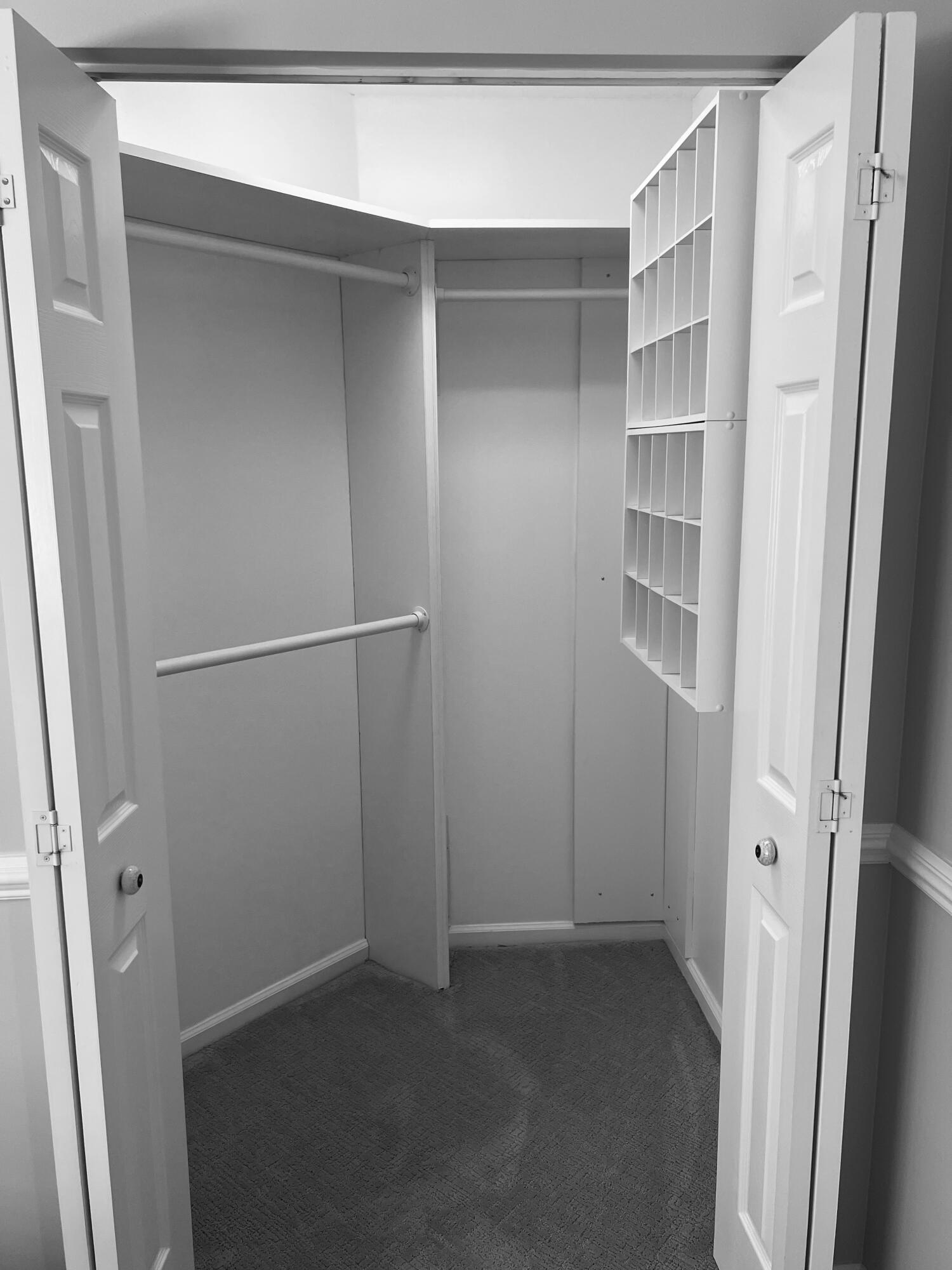 262 Canterbury Drive W